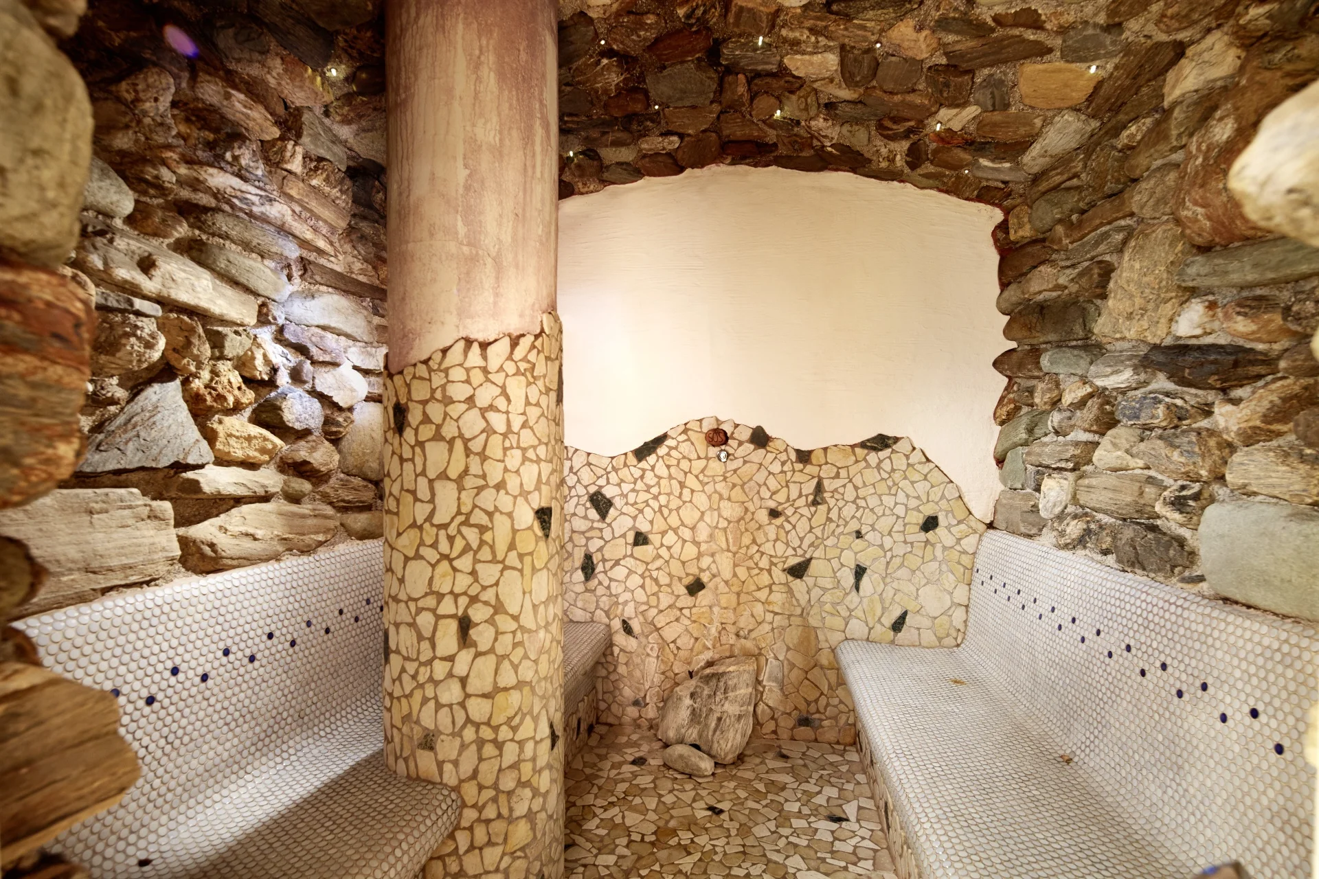 Údolí Gastein: hotel v 1000 m n. m., bohatě vybavený wellness, polopenze a půjčení kol