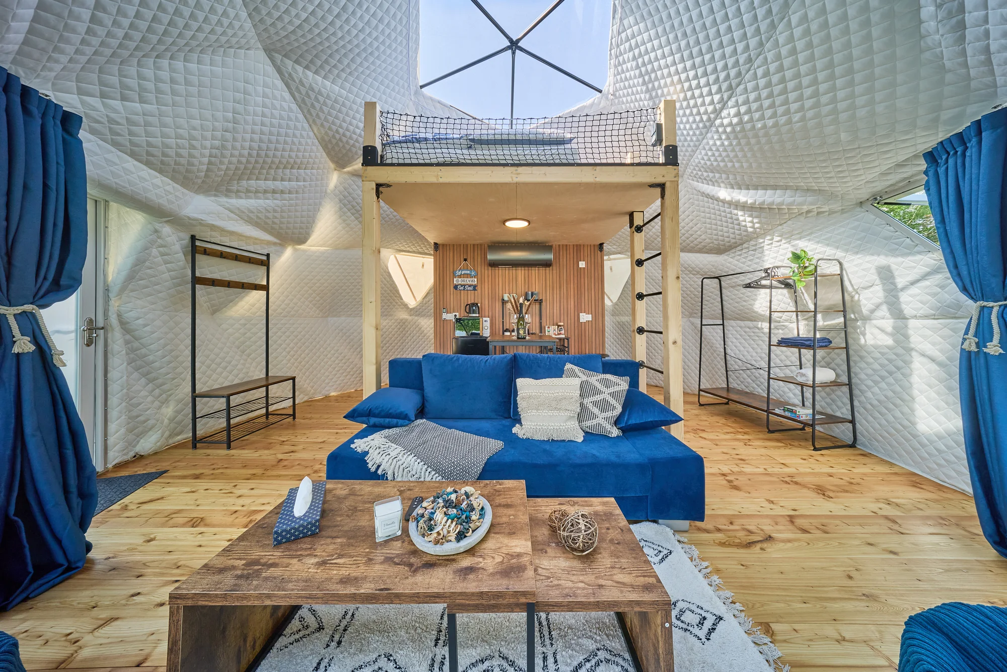 Glamping na Slapech: luxusní stany pro dva i celou rodinu, krásná lokalita přímo u přehrady