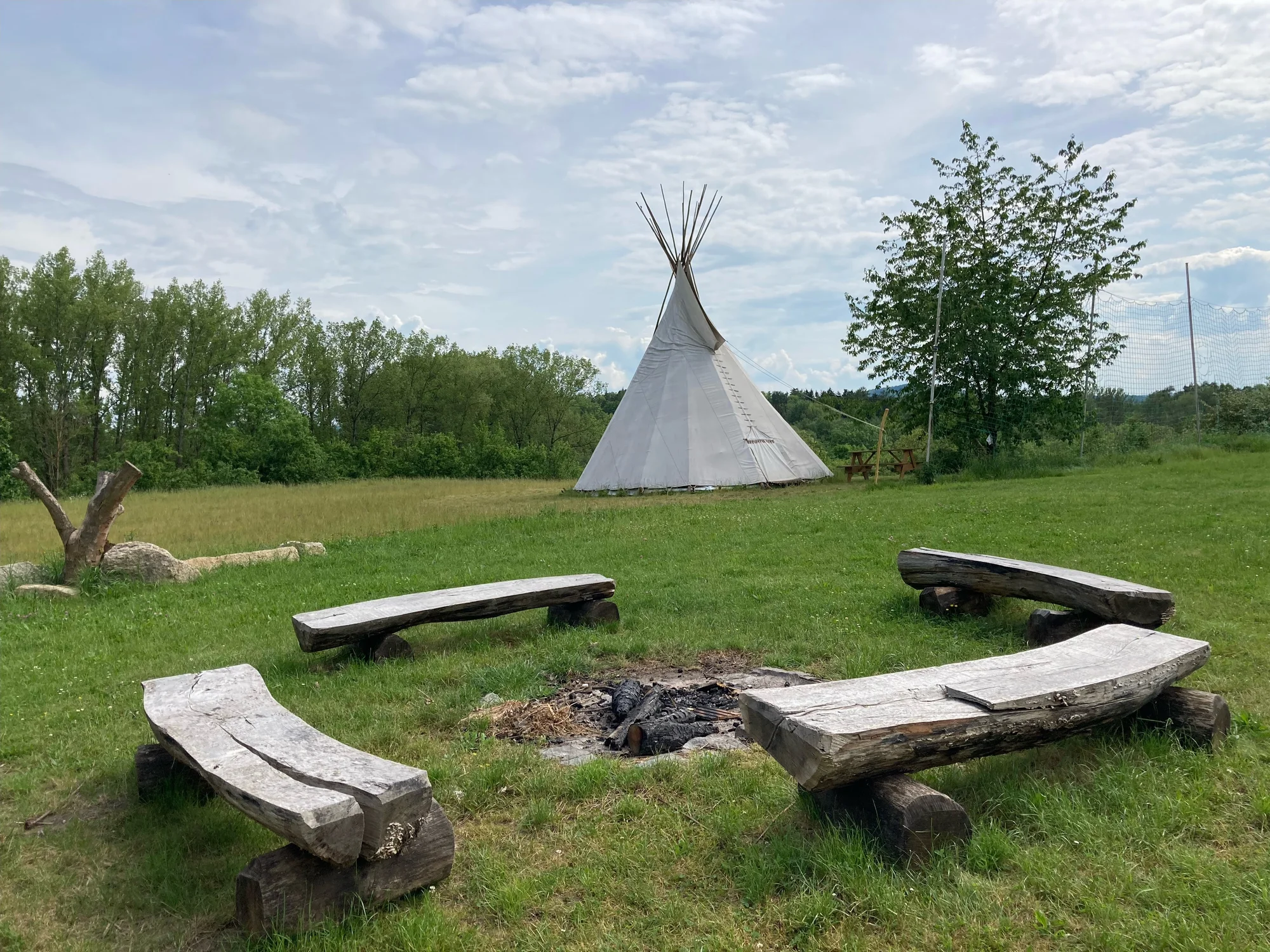 Indiánské teepee uprostřed Českého ráje pro celou rodinu i partu přátel