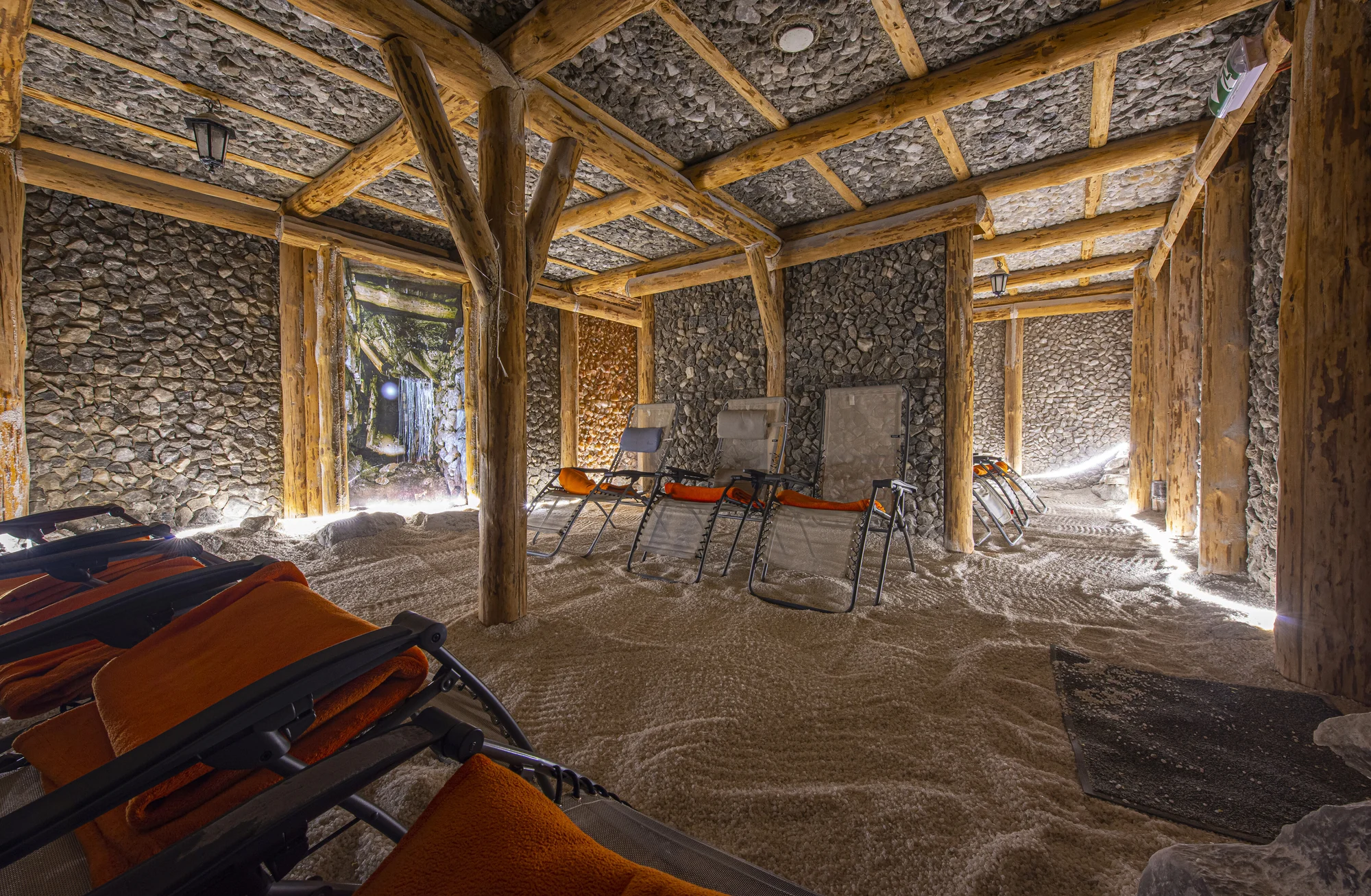 Dovolená v Bardejovských lázních ve 4* hotelu: plná penze, procedury a neomezený wellness