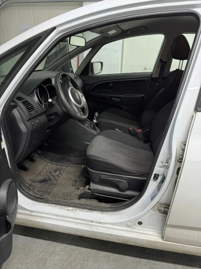 Hloubkové čištění textilních autosedaček vč. ručního kartáčování
