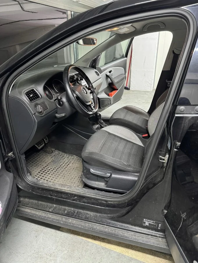 Hloubkové čištění textilních autosedaček vč. ručního kartáčování