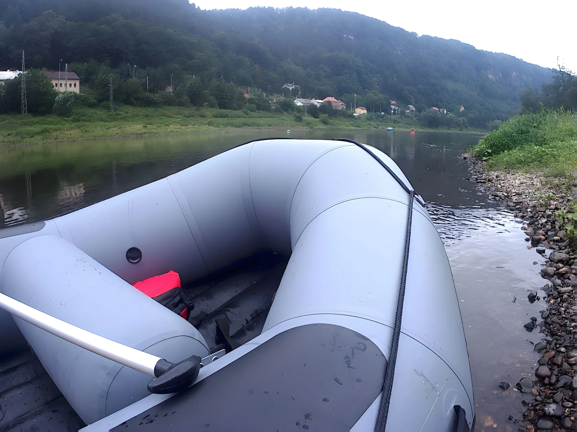 Zapůjčení raftu včetně vybavení pro 9 osob na celý den