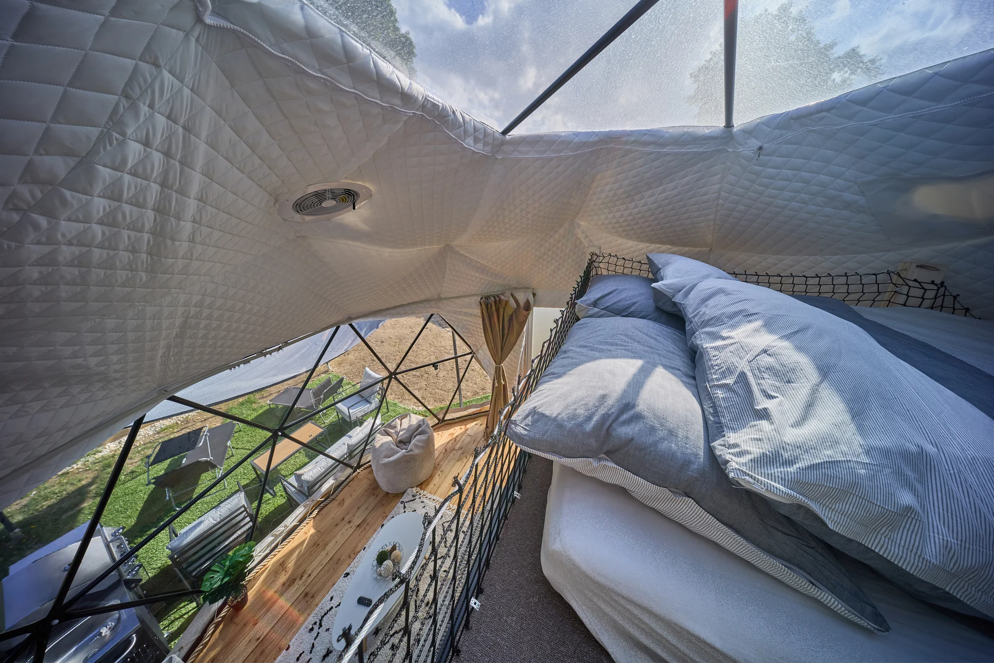 Glamping na Slapech: luxusní stany pro dva i celou rodinu, krásná lokalita přímo u přehrady