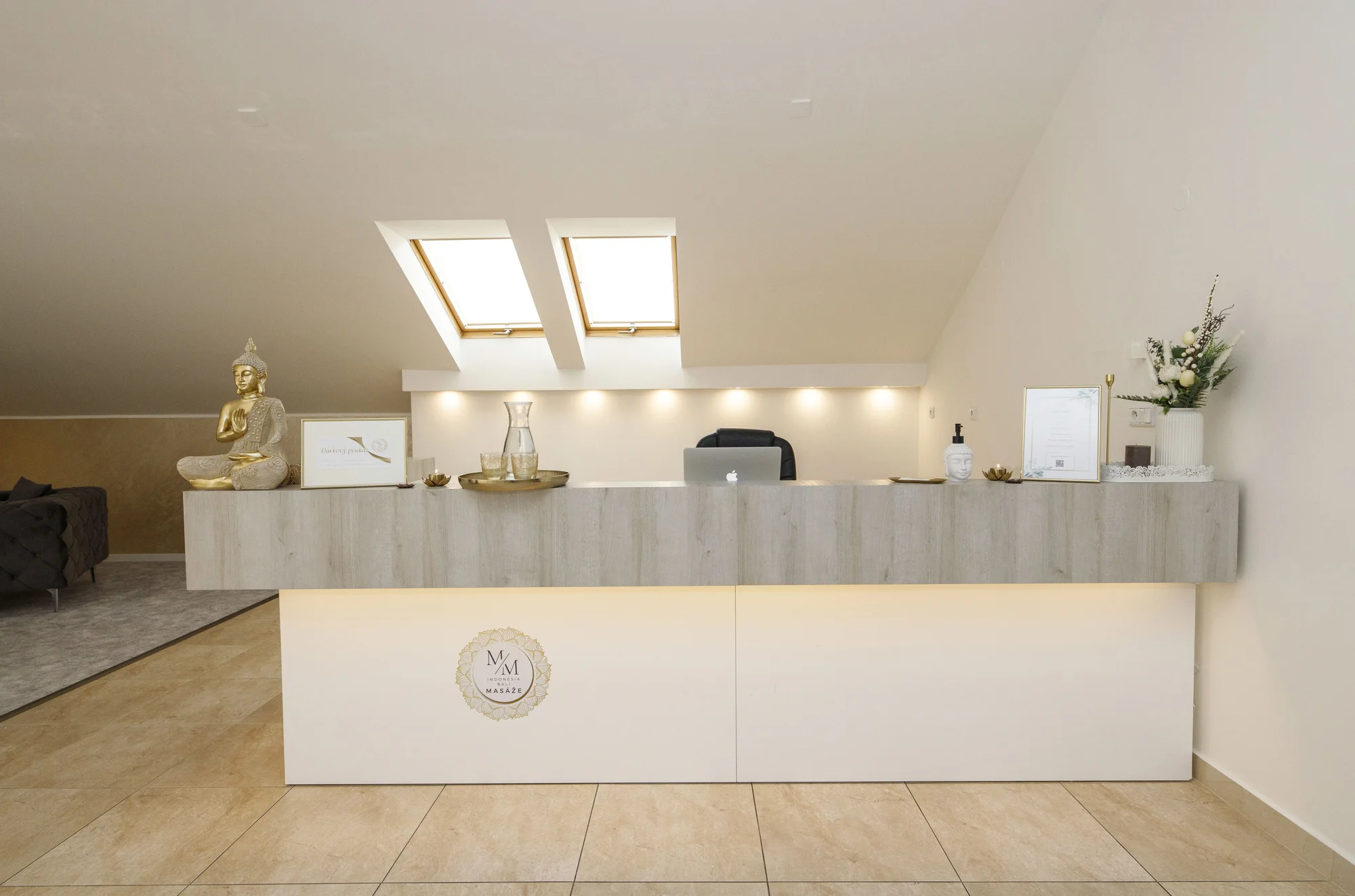 Masáž pod rukama masérek z Bali a Jávy: 30-90 min. relaxu, horké kameny, reflexní i thajská - obrázek 8