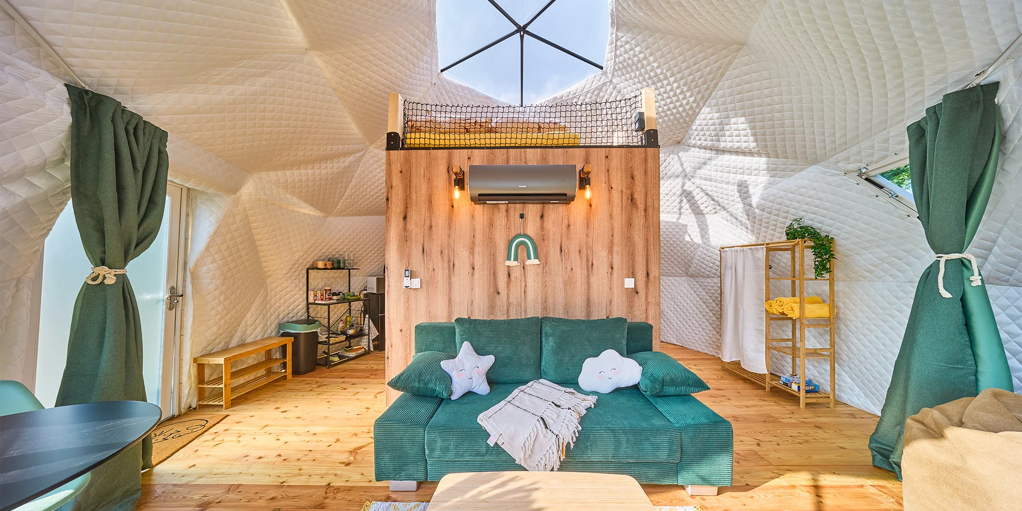Glamping na Slapech: luxusní stany pro dva i celou rodinu, krásná lokalita přímo u přehrady