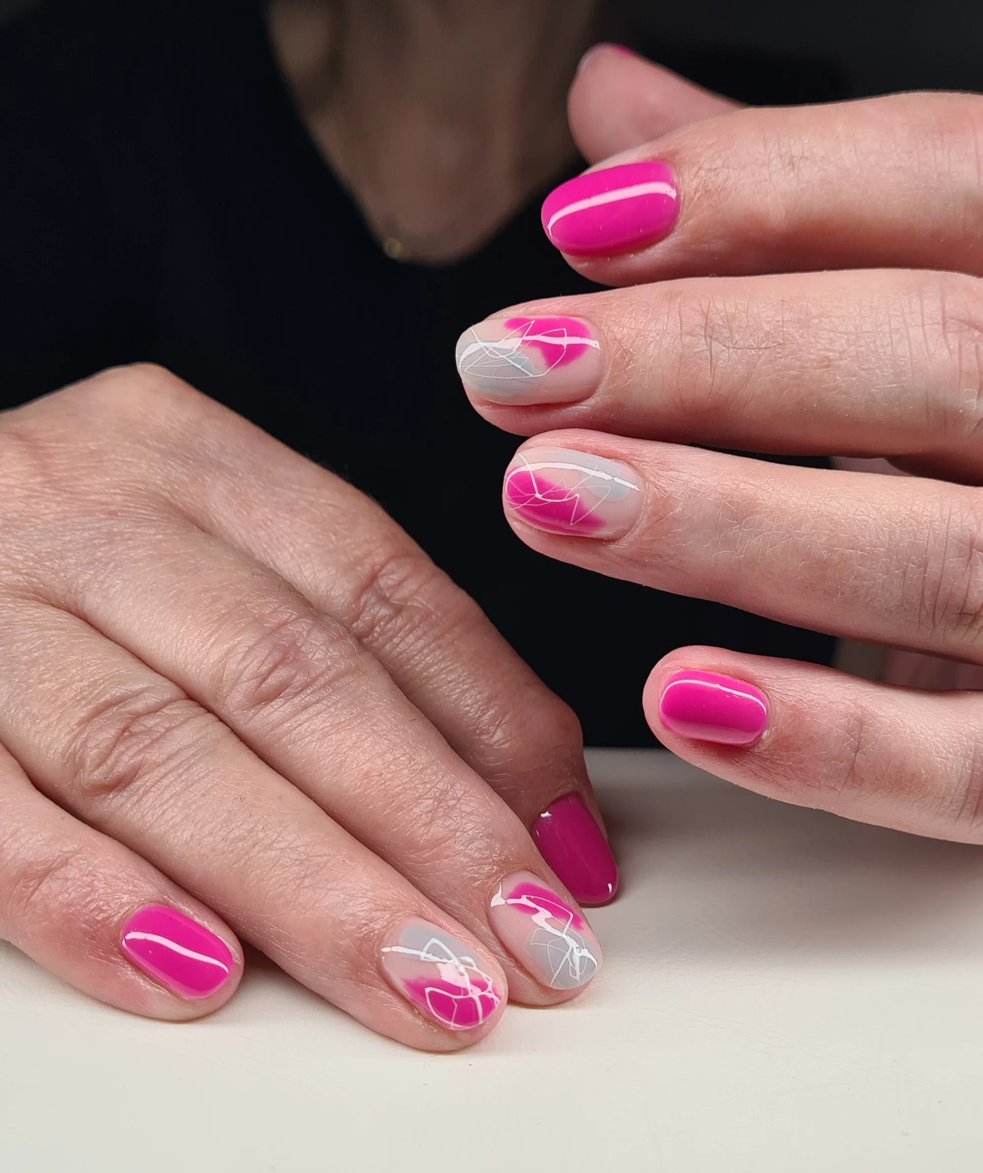 Klasická manikúra s možností CND Shellac, Gellak, P-Shine či parafínového zábalu