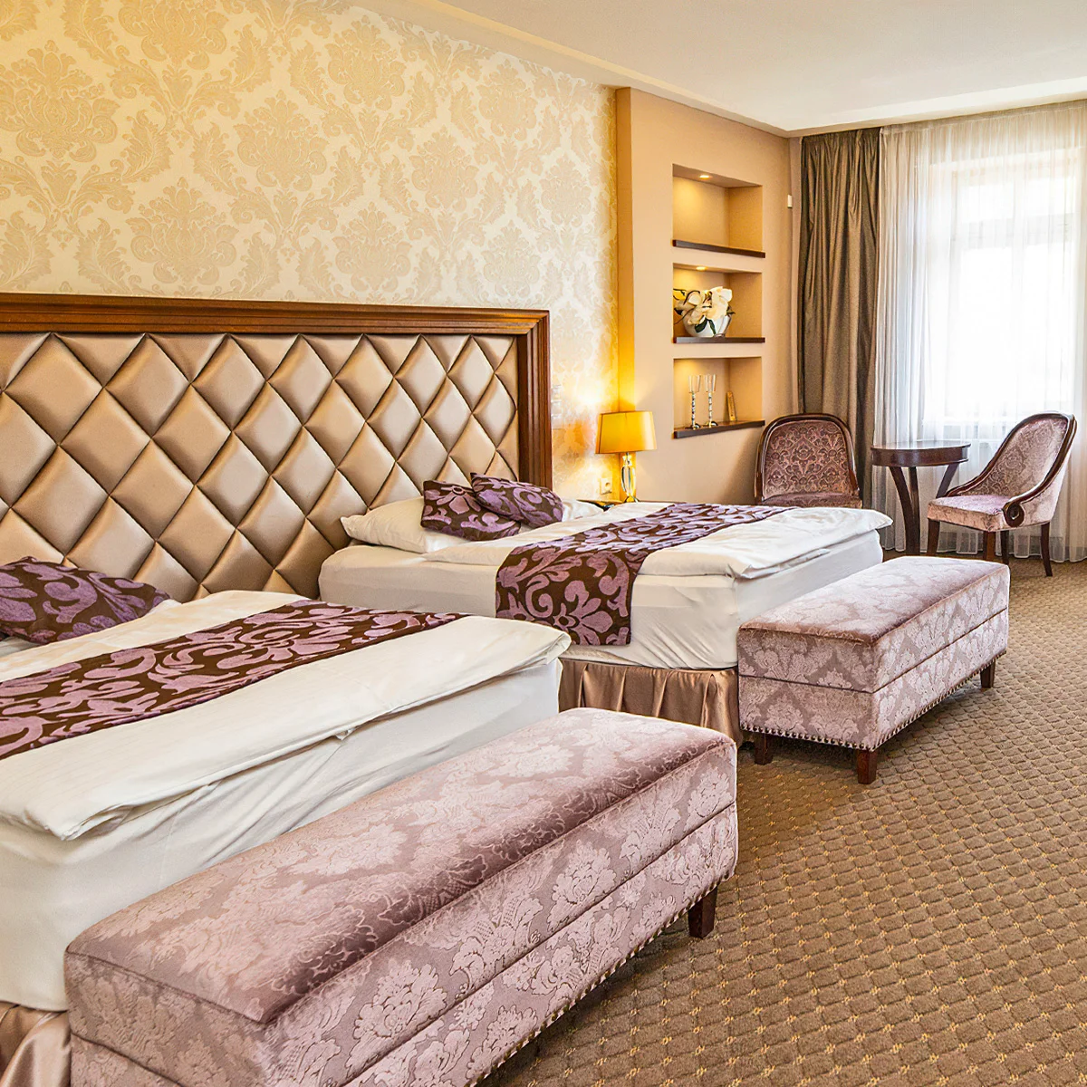 Pobyt ve 4* hotelu ve Varech: skvělé jídlo, masáž, wellness i vlastní kinosál
