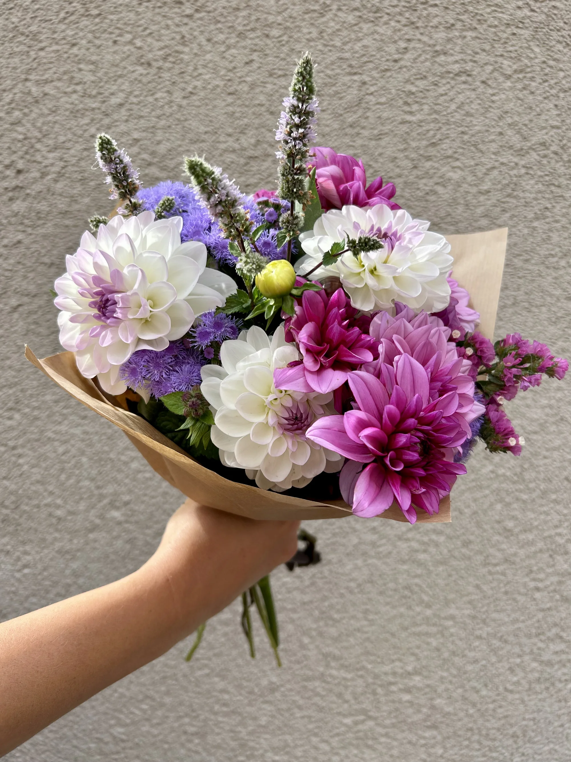 Květinové a bylinkové workshopy: míchání bylinkového čaje, samosběr, výroba soli nebo vazba kytice