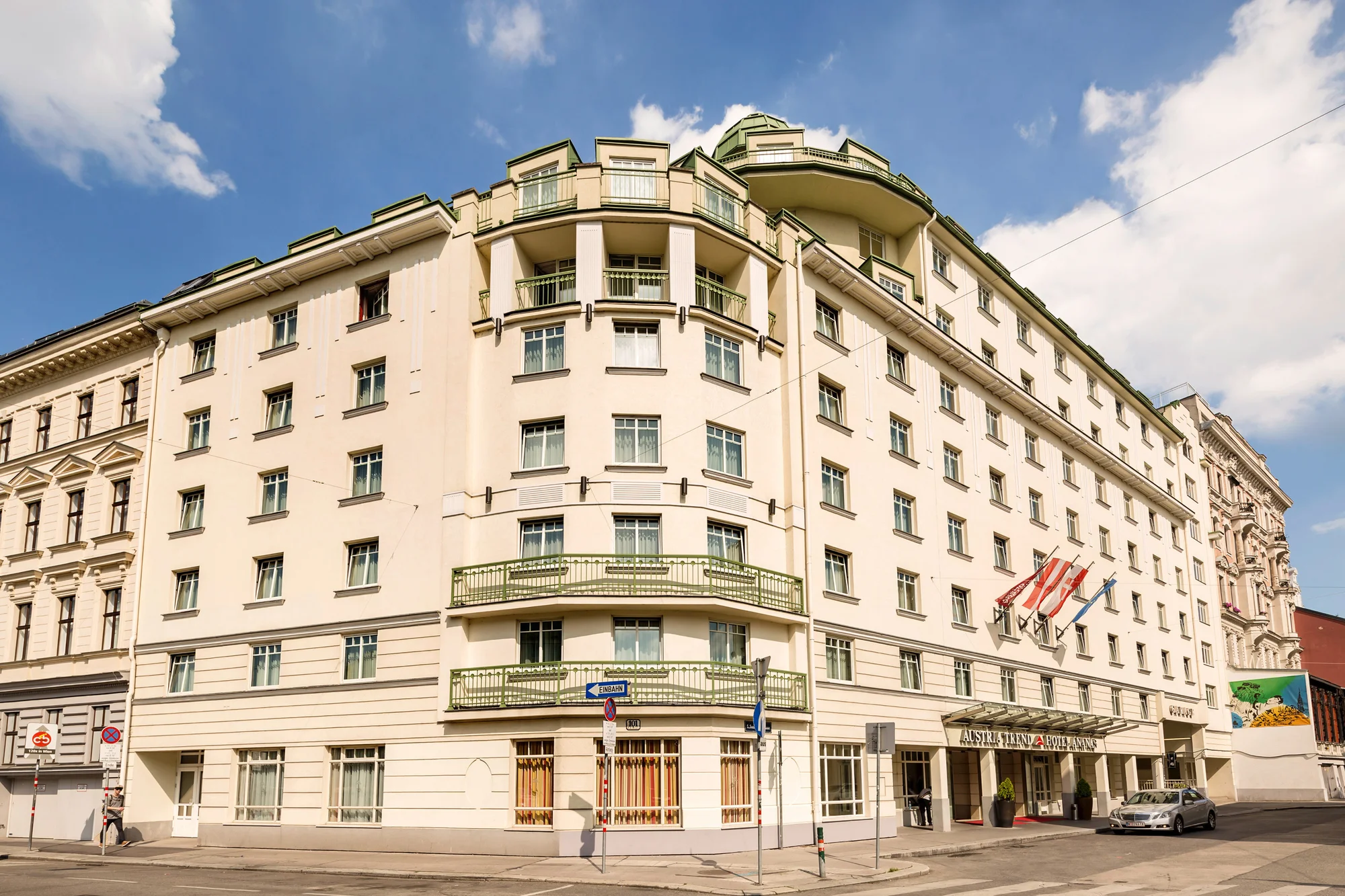 4* hotel v centru Vídně: snídaně, pobyt pro dítě do 11,9 let zdarma i jízda na vyhlídkovém kole
