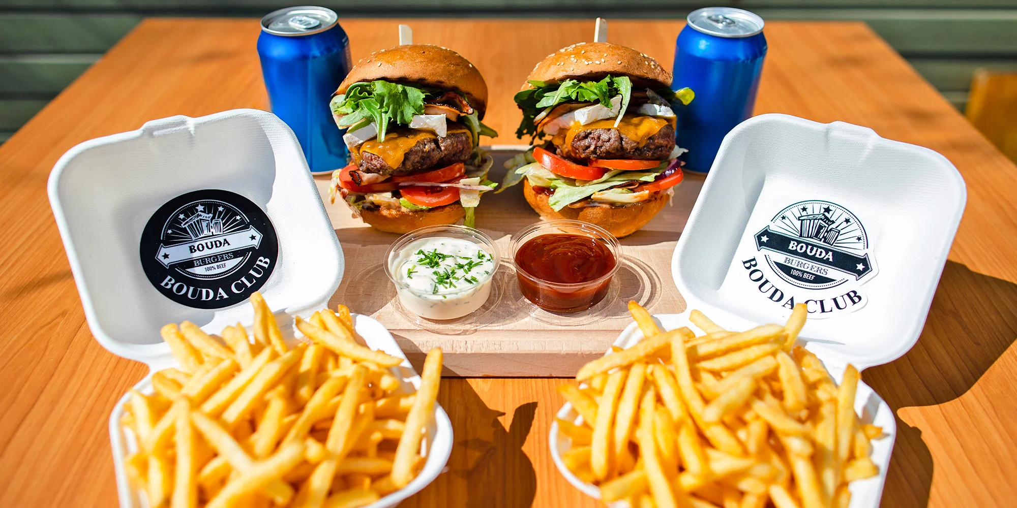 Burger menu: 100% hovězí z českého chovu, americká BBQ omáčka, hranolky i nápoj, 2 pobočky