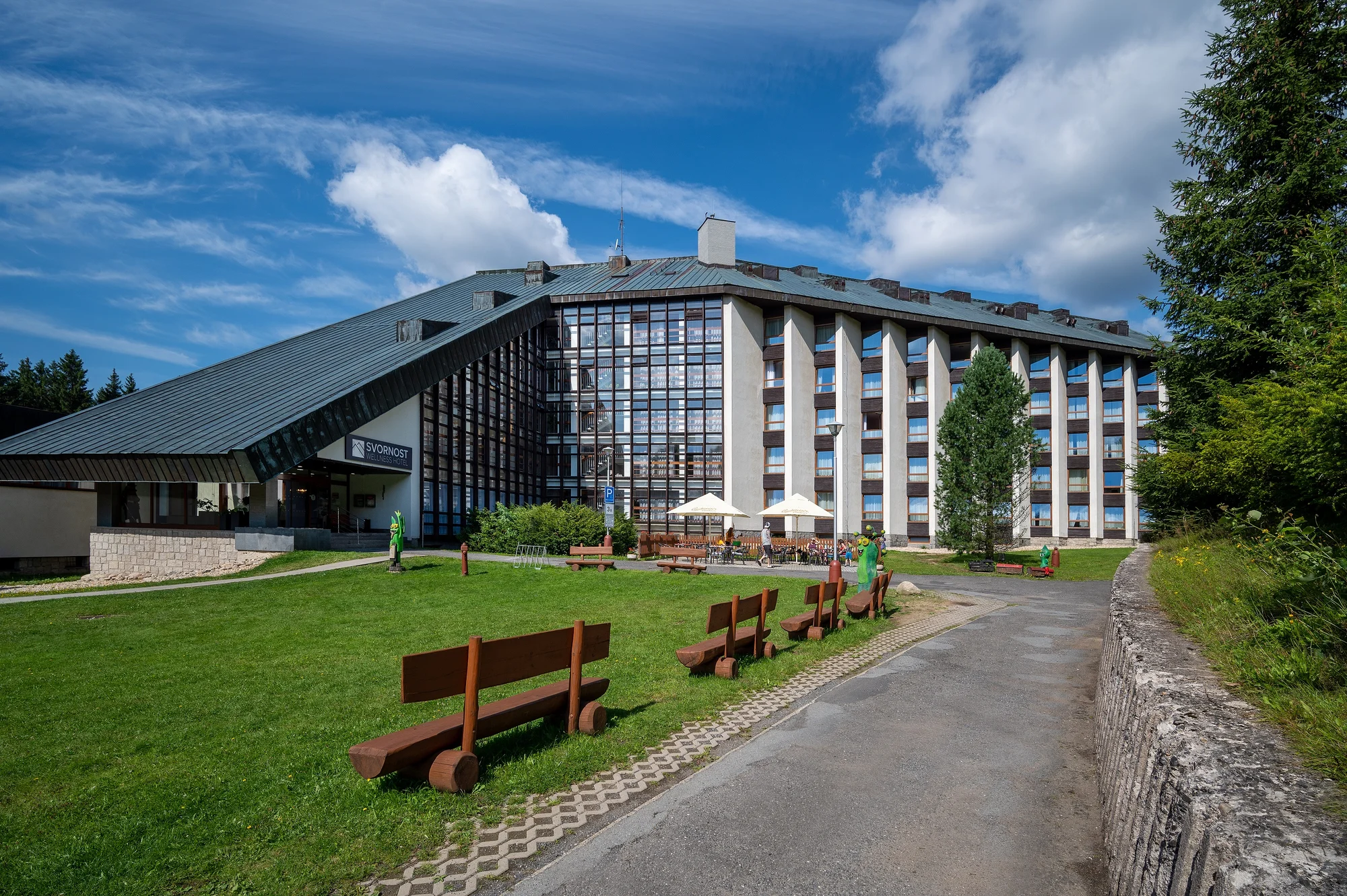 Dovolená v Krkonoších: hotel v srdci Harrachova s polopenzí a bazénem