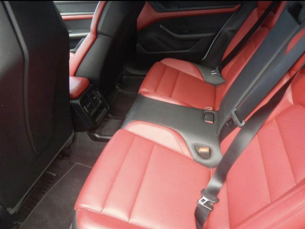 Elektrické Porsche Taycan Cross Turismo 4s: spolujízda i řízení