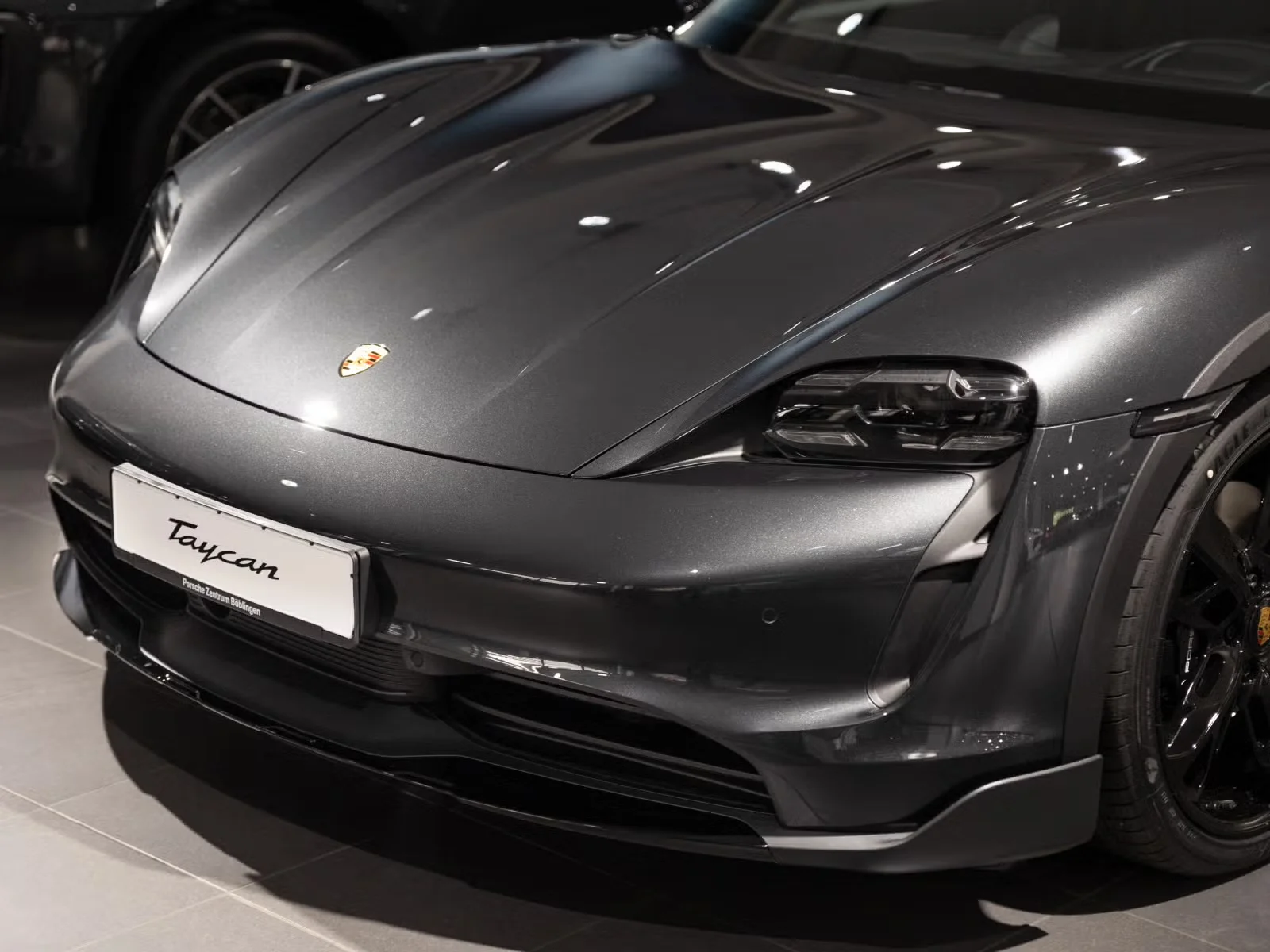 Elektrické Porsche Taycan Cross Turismo 4s: spolujízda i řízení