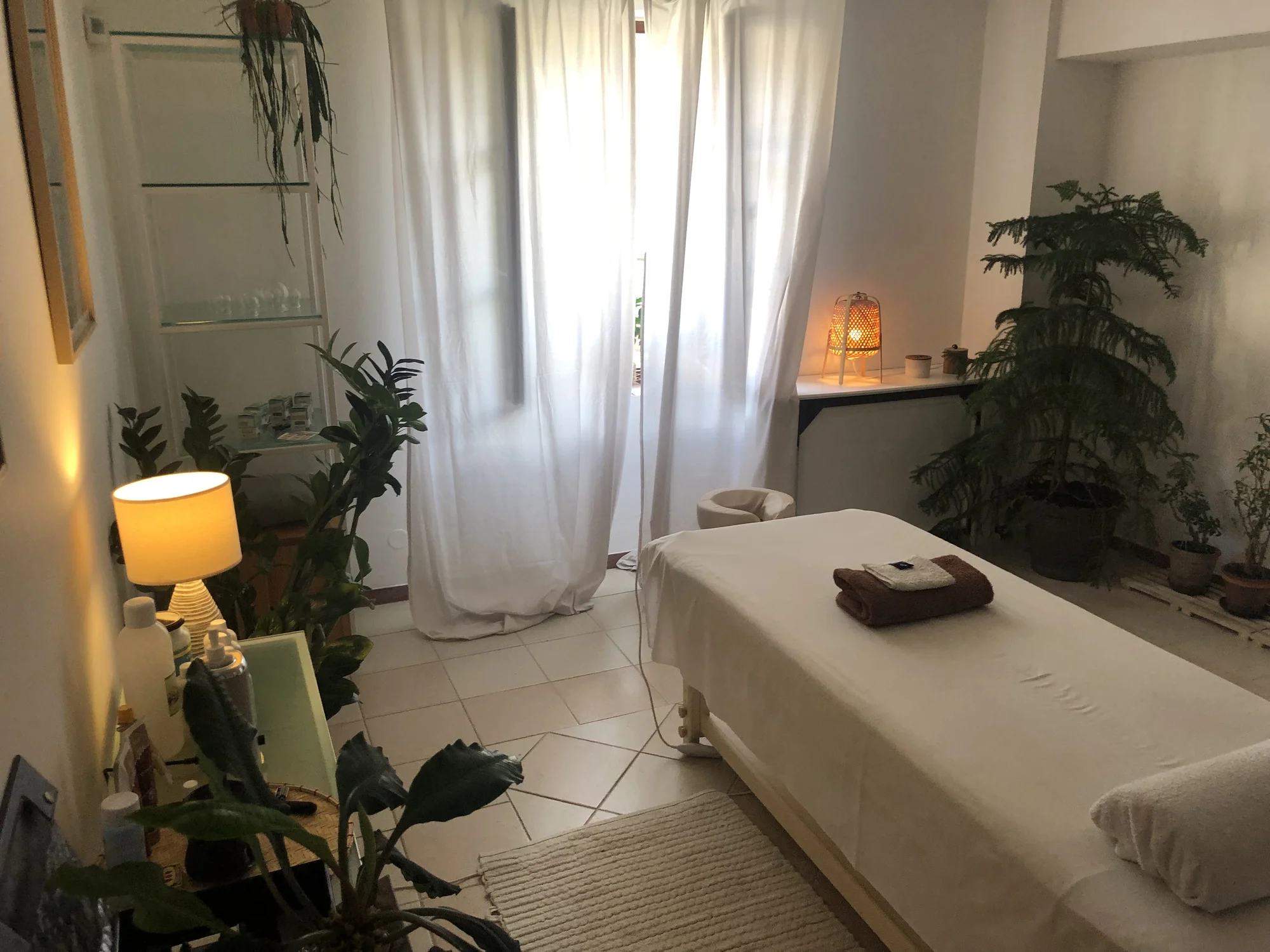 Částečná nebo celotělová relaxační masáž, ošetření reflexních bodů nebo lomi lomi