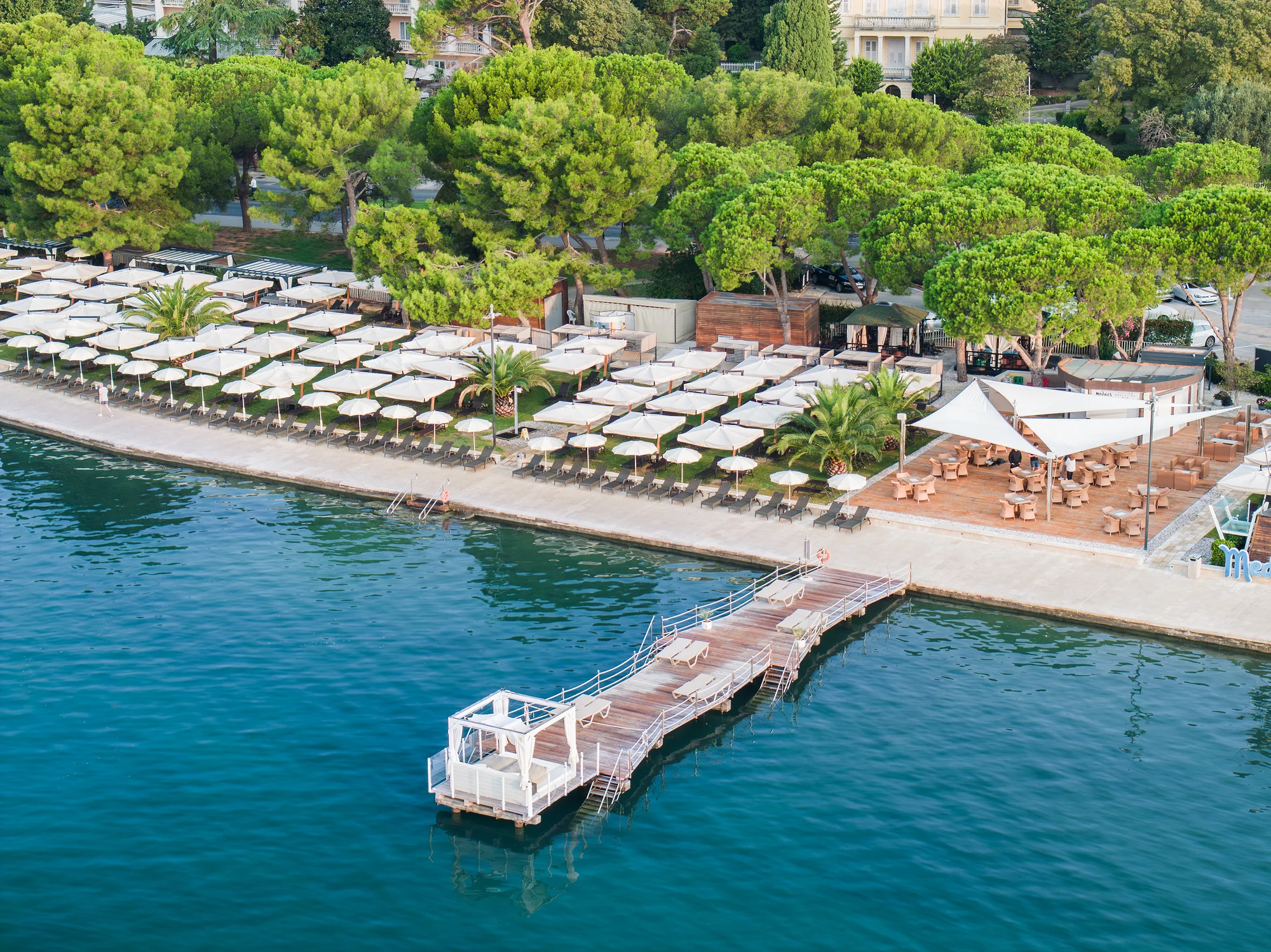 4* dovolená v Portoroži: hotel se soukromou pláží, polopenzí a bazény