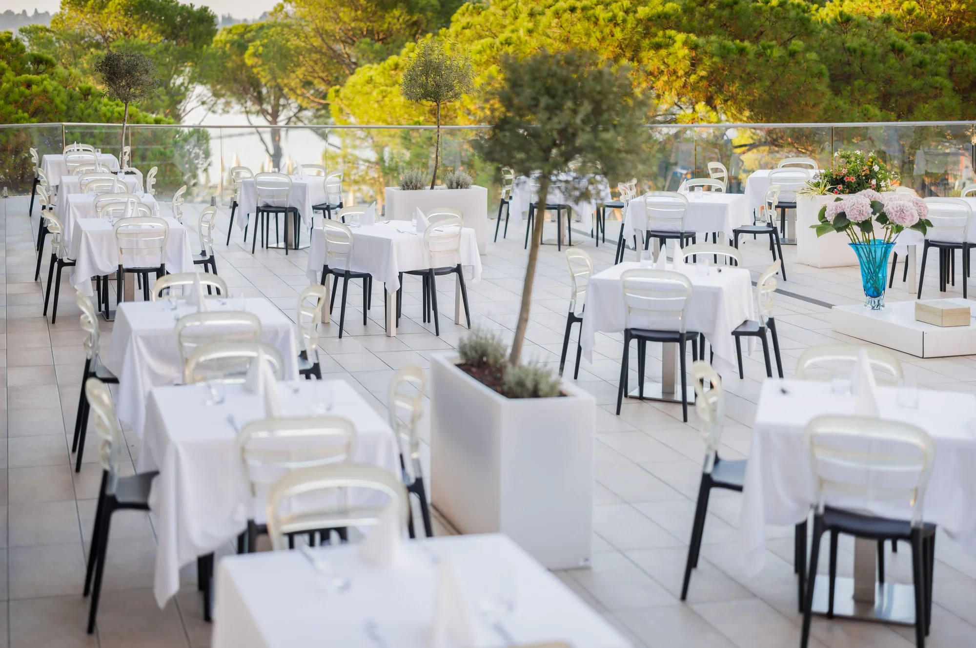 4* dovolená v Portoroži: hotel se soukromou pláží, polopenzí a bazény