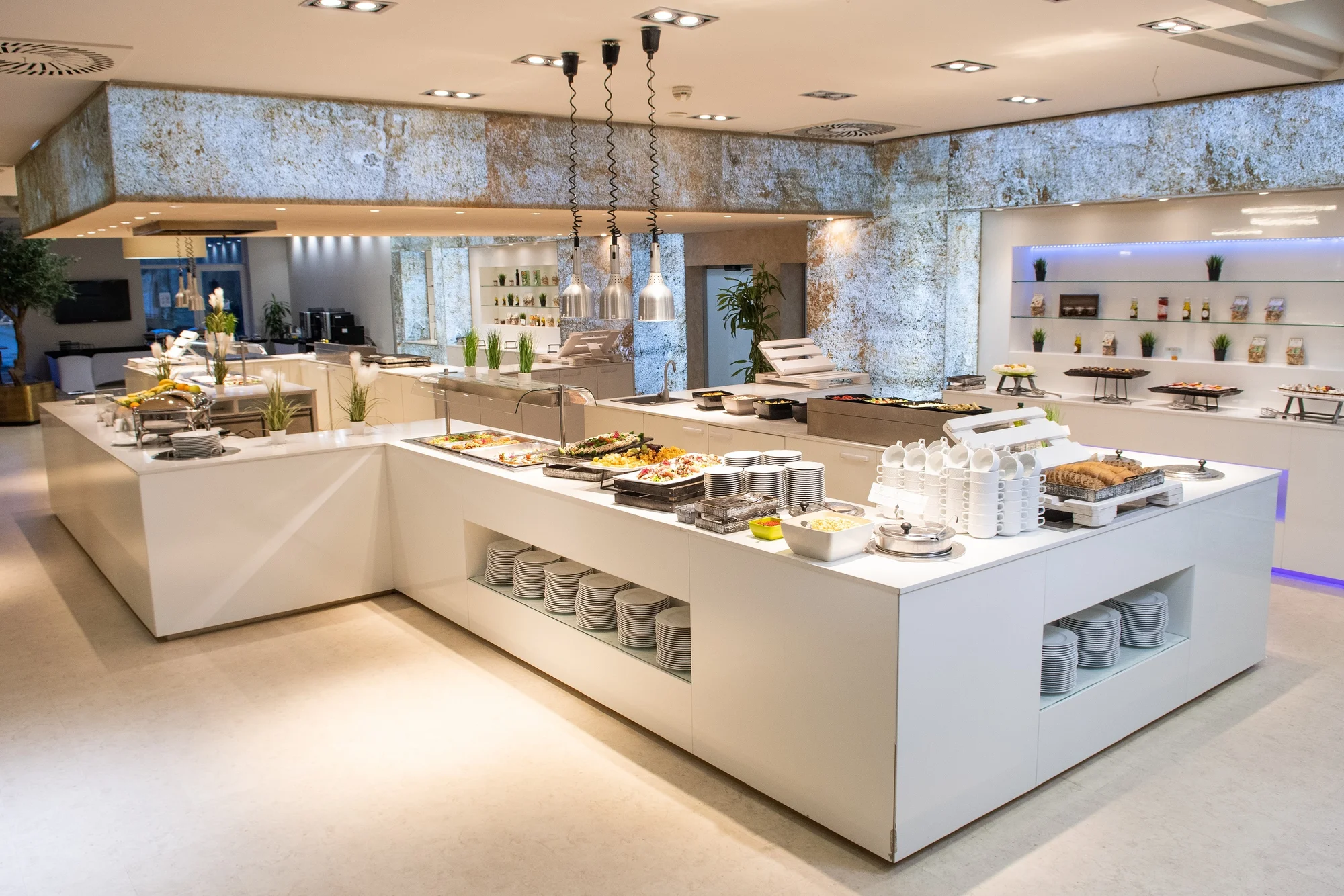 Luxusní rodinný pobyt u Balatonu: vlastní pláž, polopenze a neomezený vstup do 2 wellness center