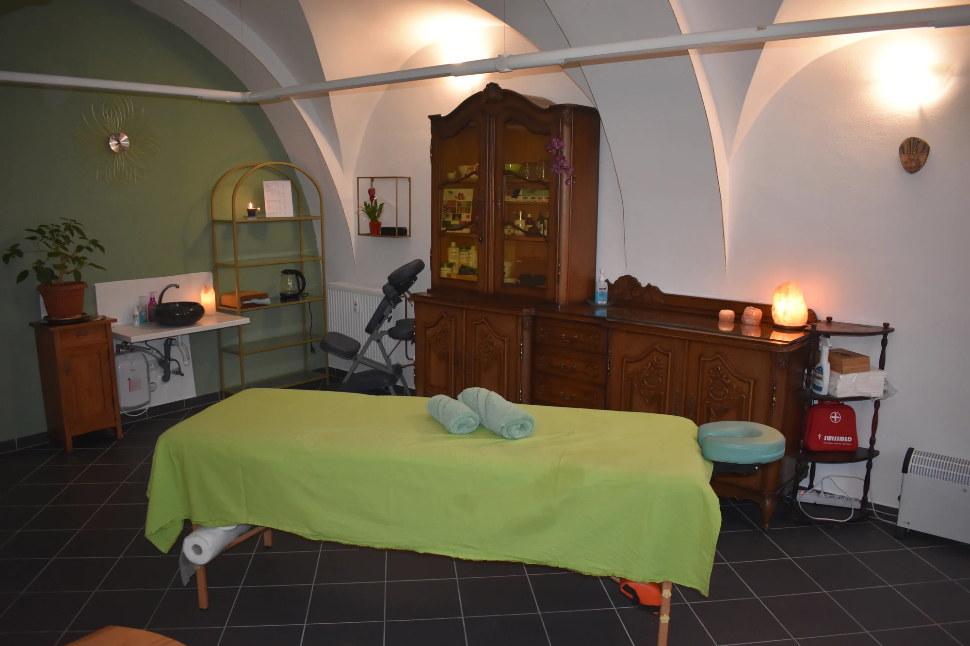 Baňky,masáž zad, šíje, celého těla i komplexní reflexní terapie: 45-105 min. relaxu