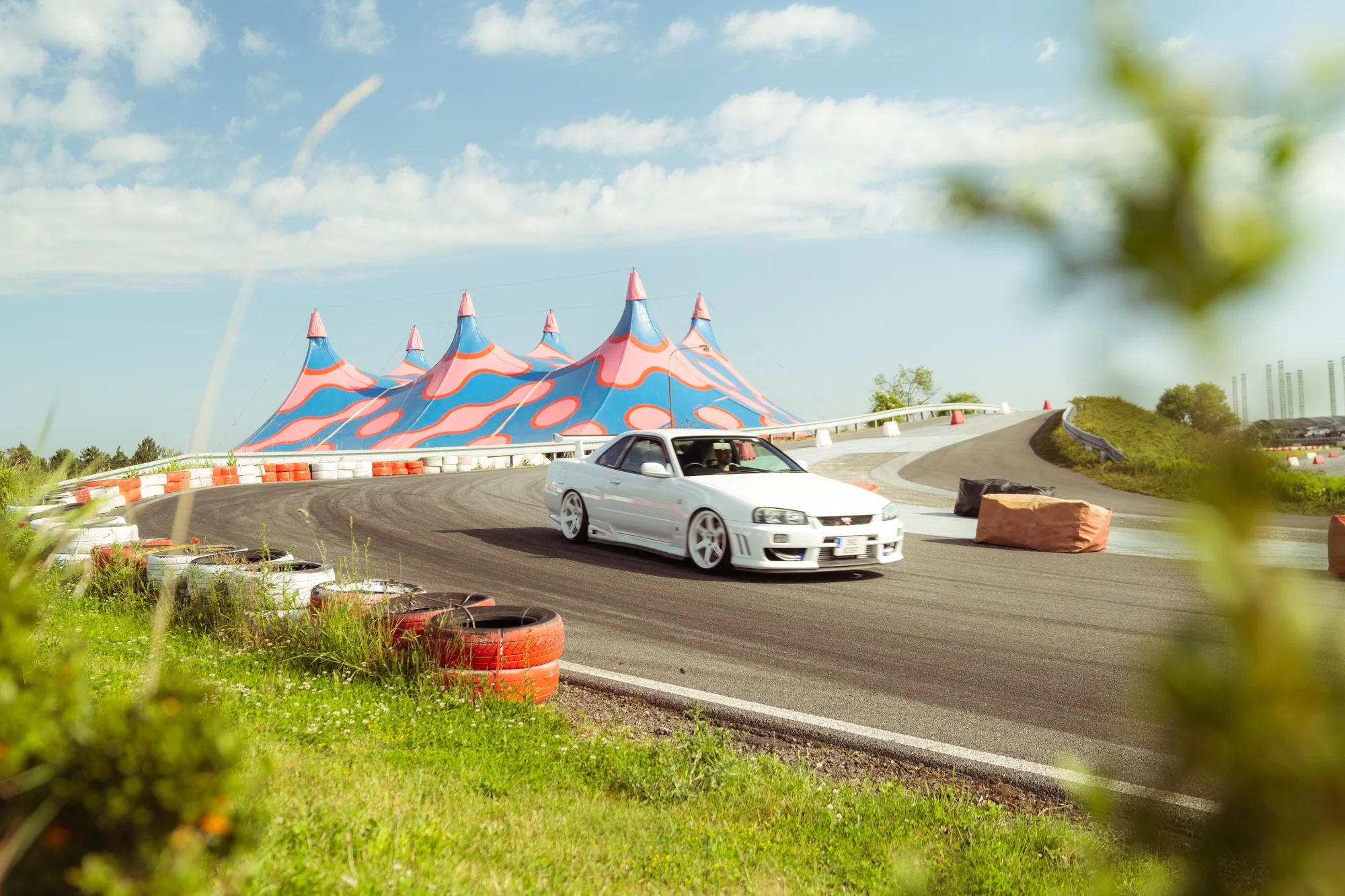 Nissan Skyline R34 nebo Nissan Silvia: jízda za volantem či na sedadle spolujezdce a třeba i driftem