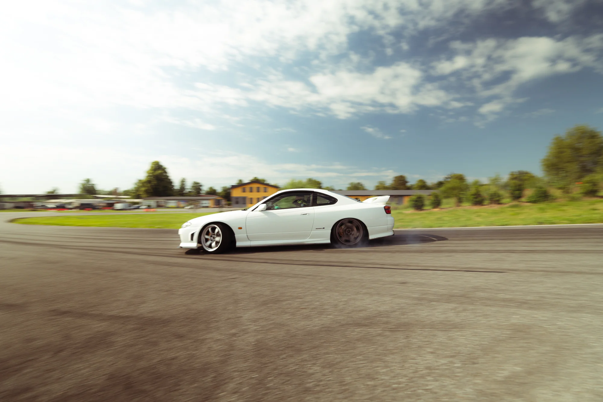 Nissan Skyline R34 nebo Nissan Silvia: jízda za volantem či na sedadle spolujezdce a třeba i driftem