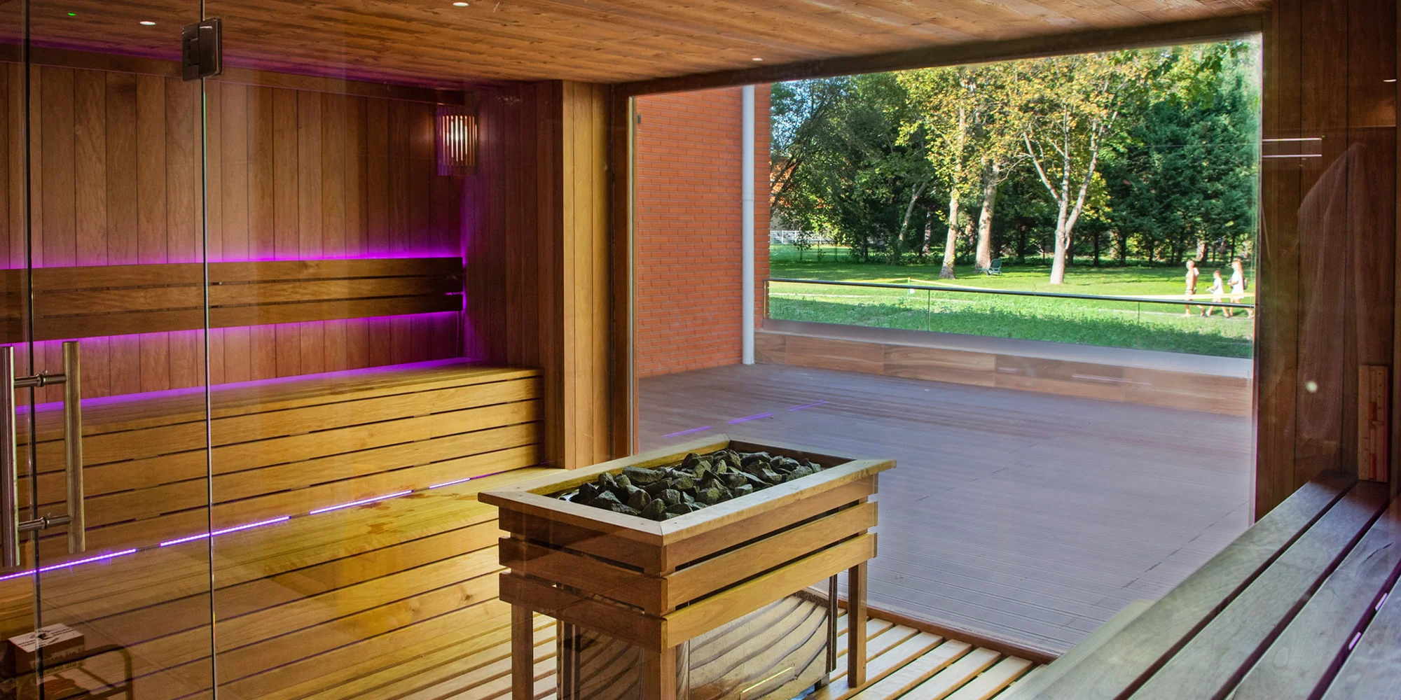 Luxusní rodinný pobyt u Balatonu: vlastní pláž, polopenze a neomezený vstup do 2 wellness center