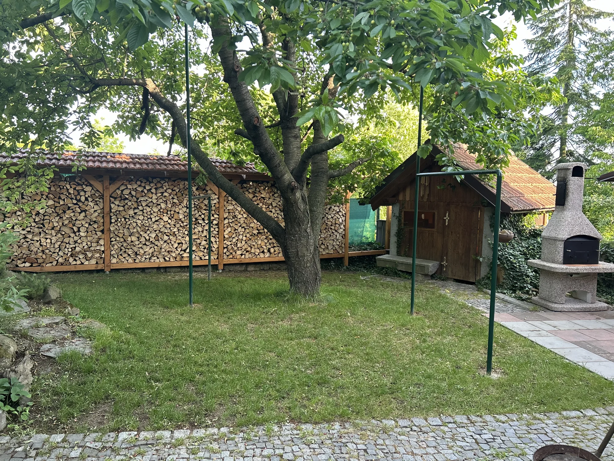 Rekreační dům až pro 10 os. pod Chřiby na Moravě: 4 ložnice, dětská herna, 2 koupelny, zahrada s grilem