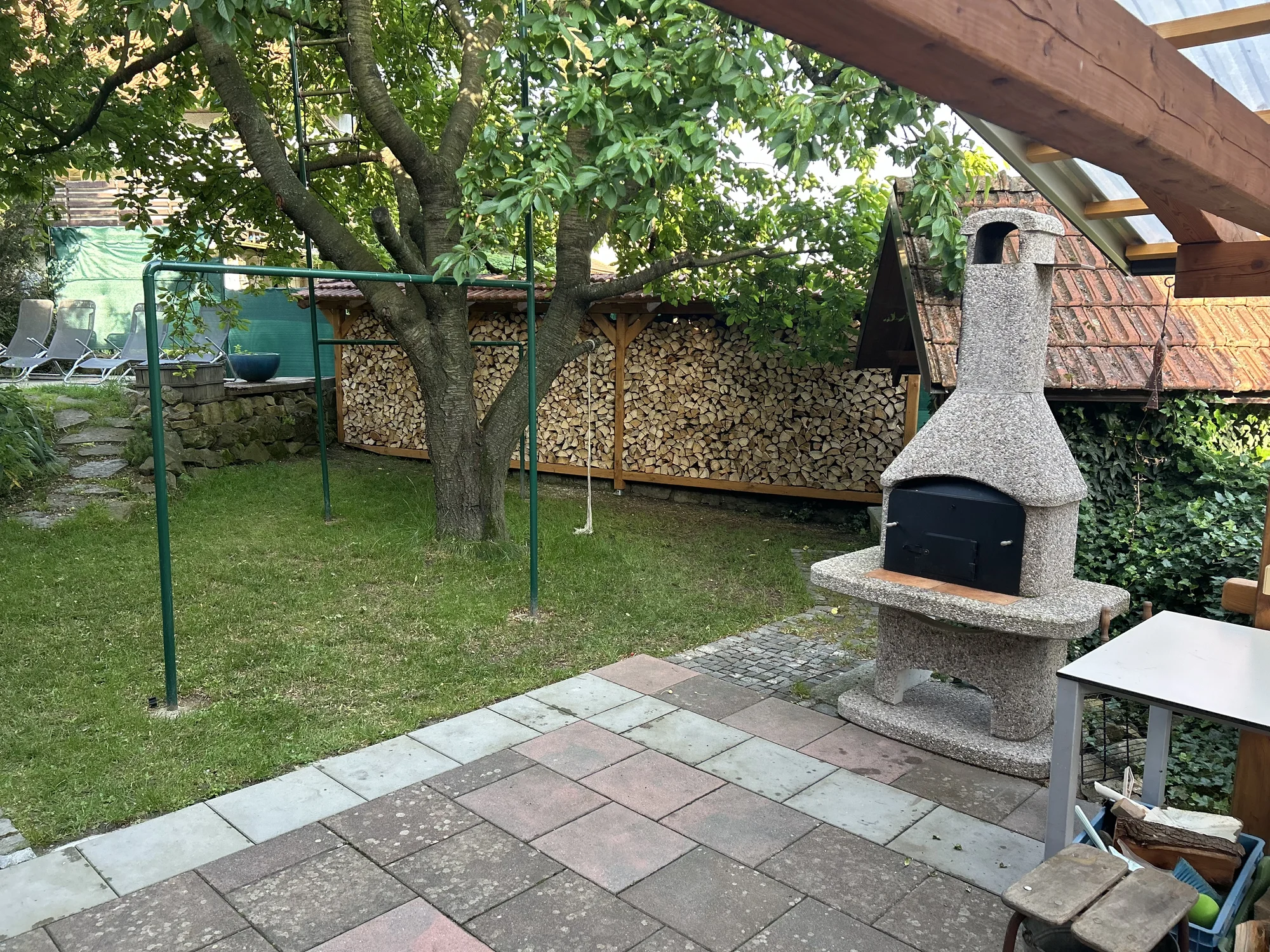 Rekreační dům až pro 10 os. pod Chřiby na Moravě: 4 ložnice, dětská herna, 2 koupelny, zahrada s grilem