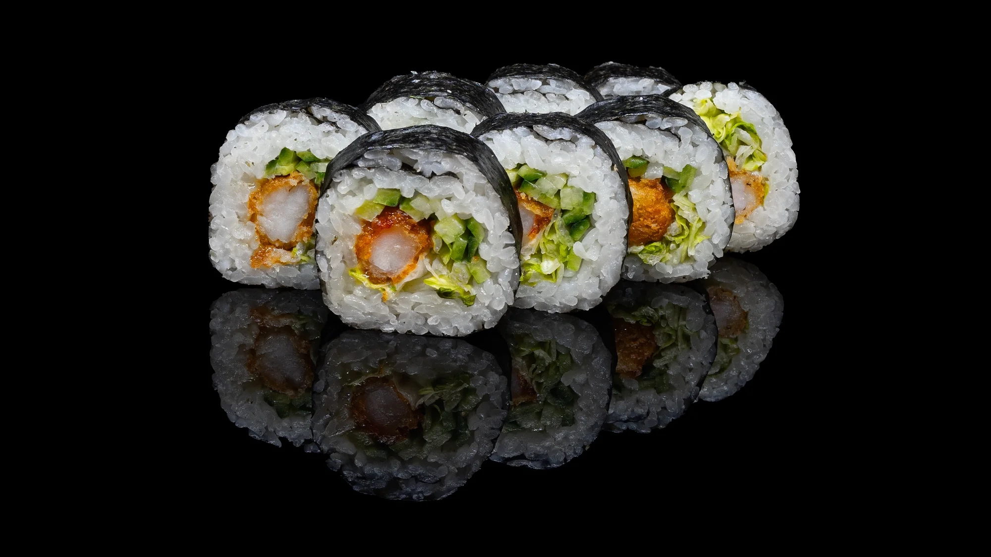 Degustační sushi set: 48 vymazlených rolek s lososem i úhořem v centru Prahy