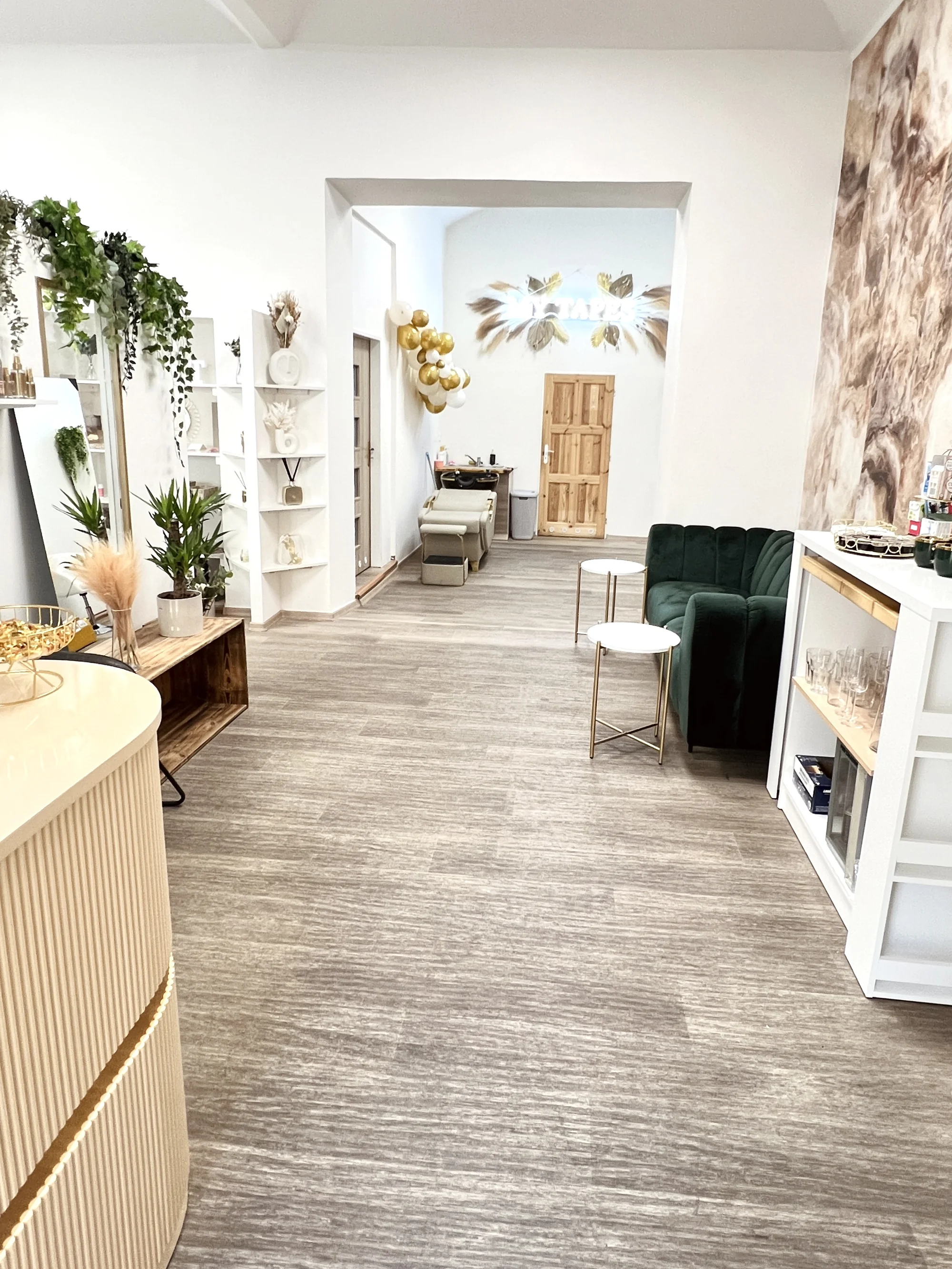 Kompletní péče o vlasy: střih, čištění, regenerace i barvení, balayage či shatush
