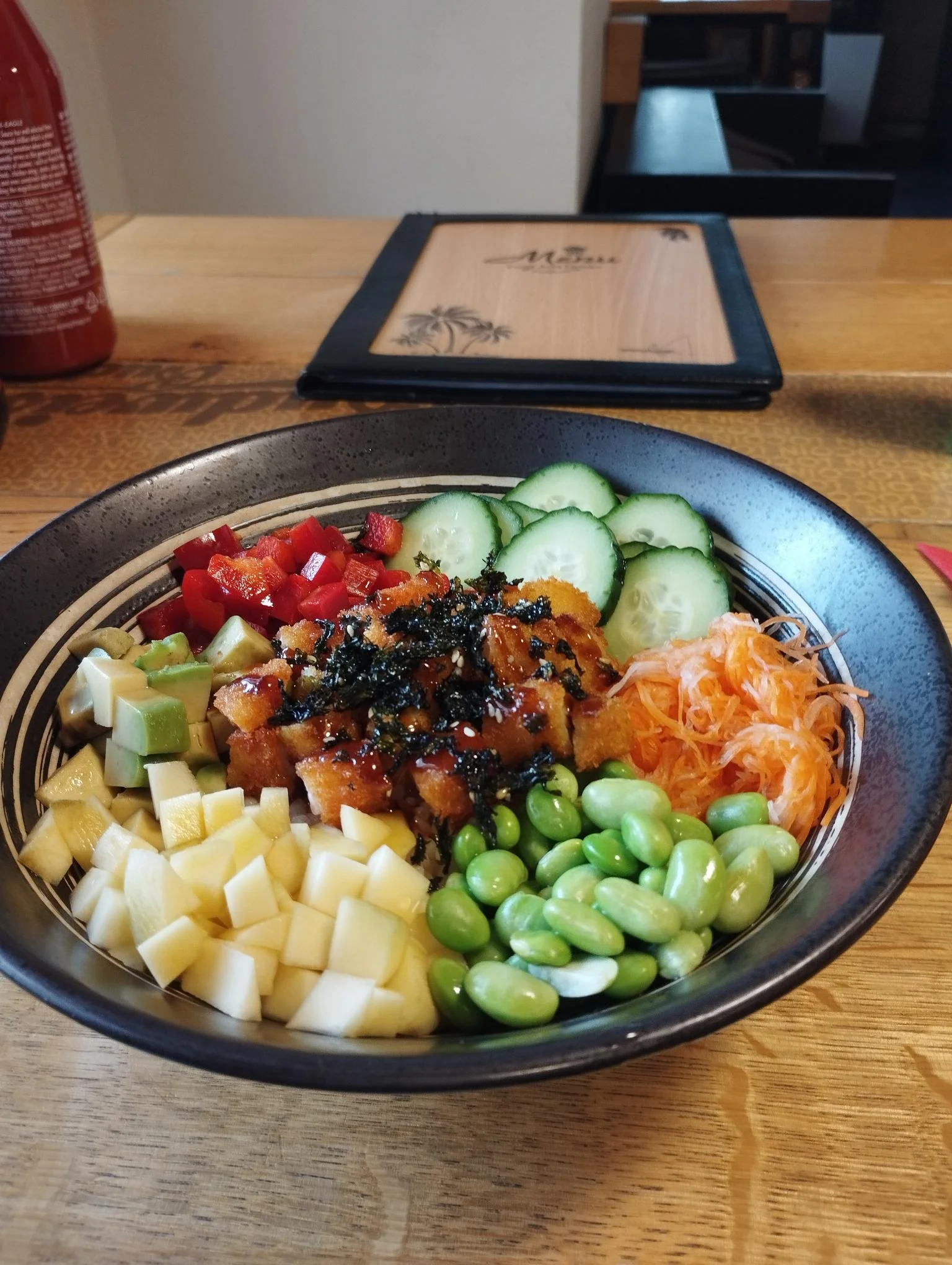 Poke bowl s lososem, krevetami či kuřecím i bez masa pro 1 nebo 2 osoby v Karlíně