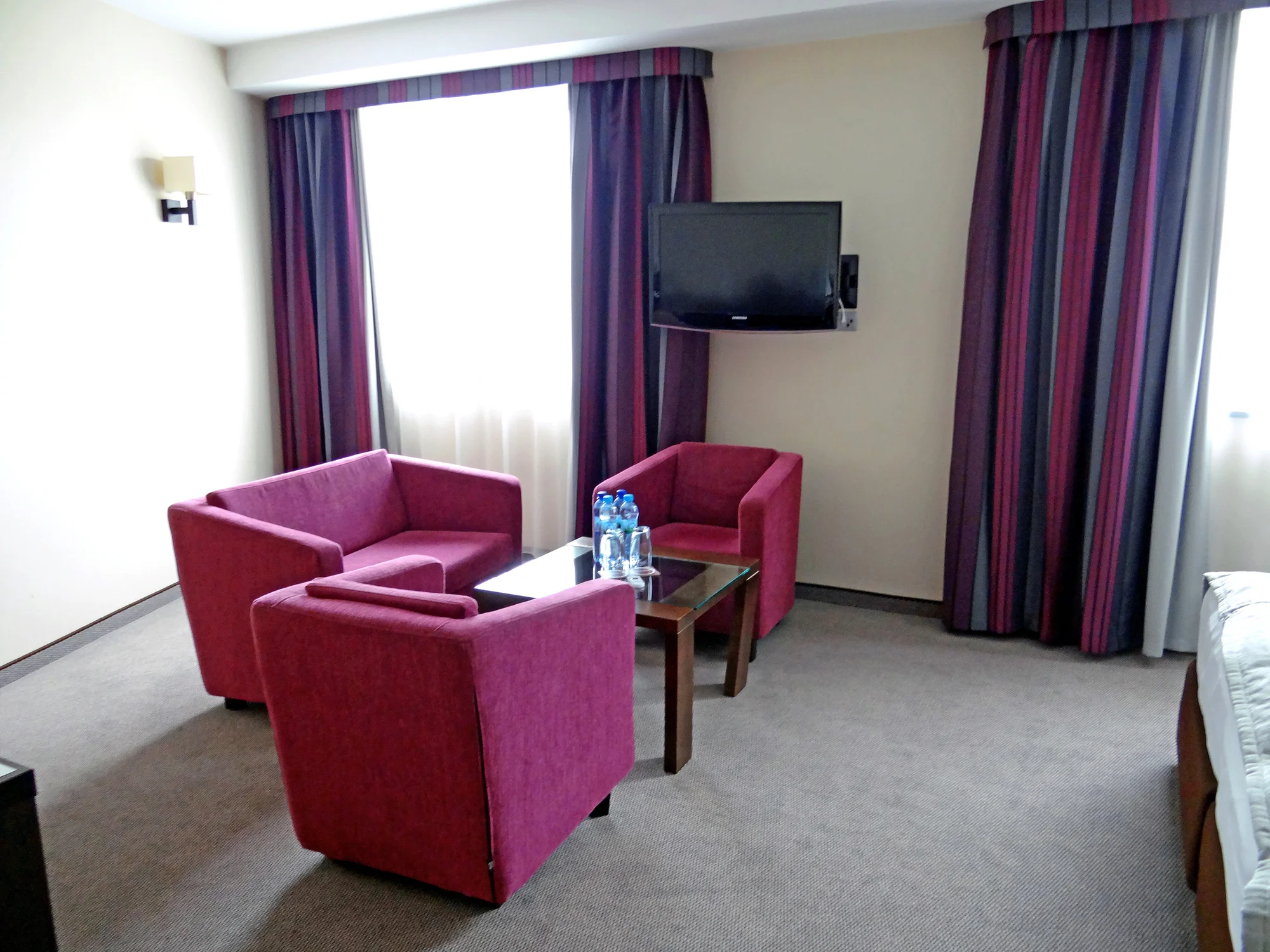 Moderní hotel v centru města Bielsko-Biała blízko u vlakového nádraží: snídaně i polopenze