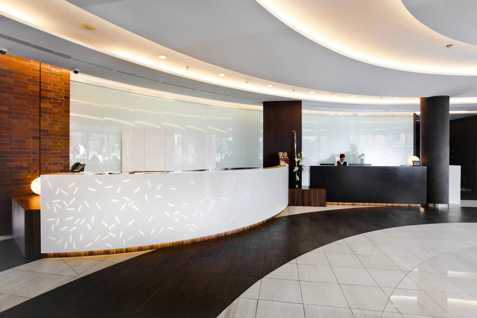Moderní hotel v centru města Bielsko-Biała blízko u vlakového nádraží: snídaně i polopenze