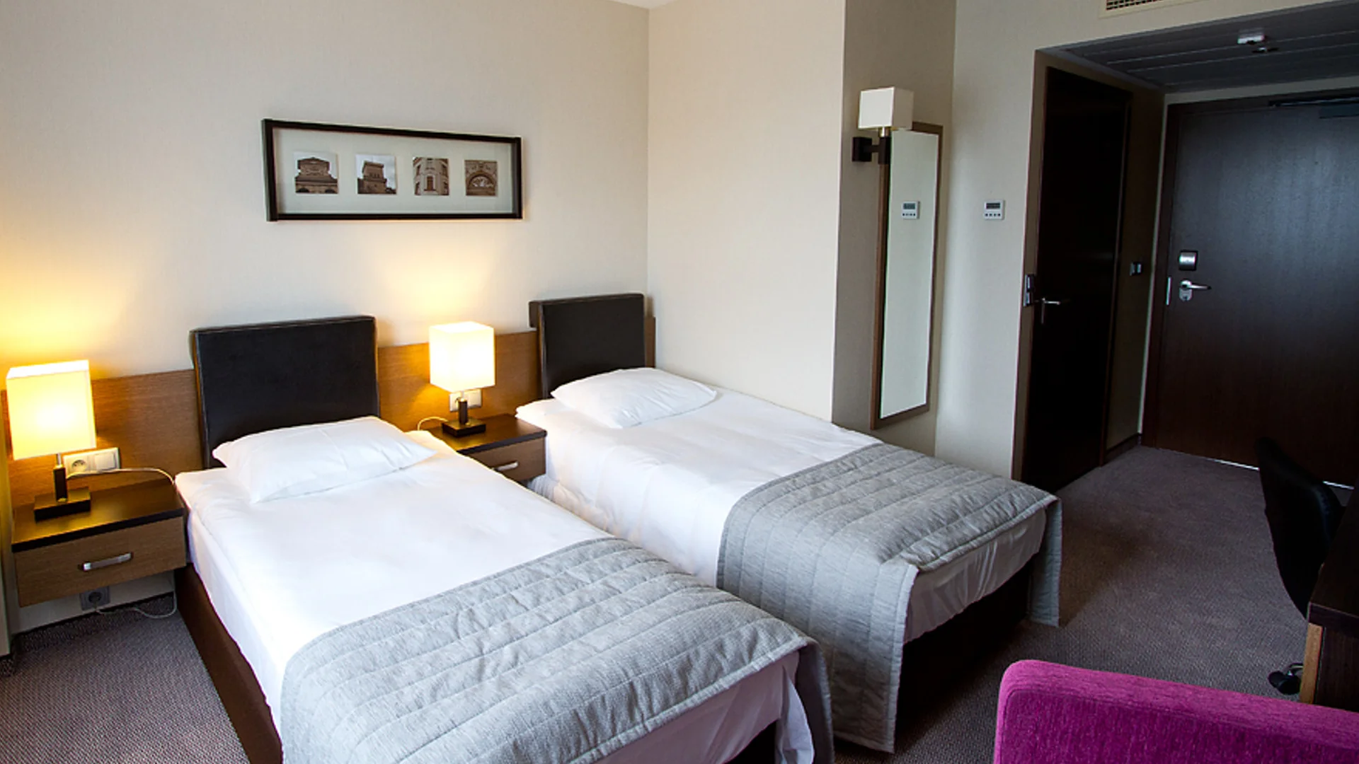 Moderní hotel v centru města Bielsko-Biała blízko u vlakového nádraží: snídaně i polopenze