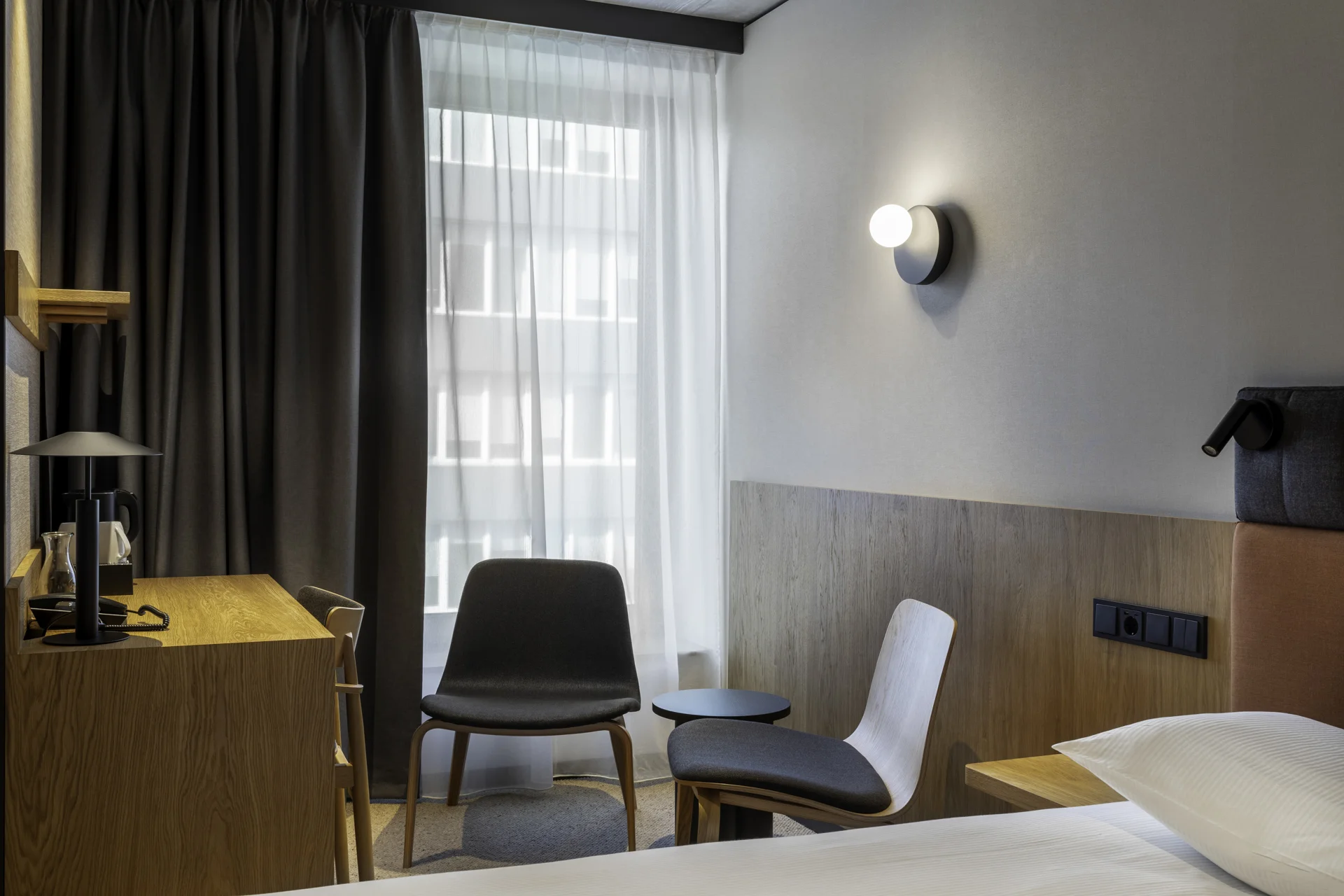 Nově postavený moderní hotel v samém centru Katovic s jídlem a saunou