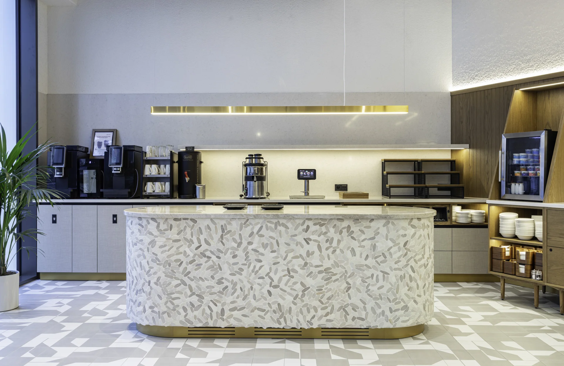 Nově postavený moderní hotel v samém centru Katovic s jídlem a saunou