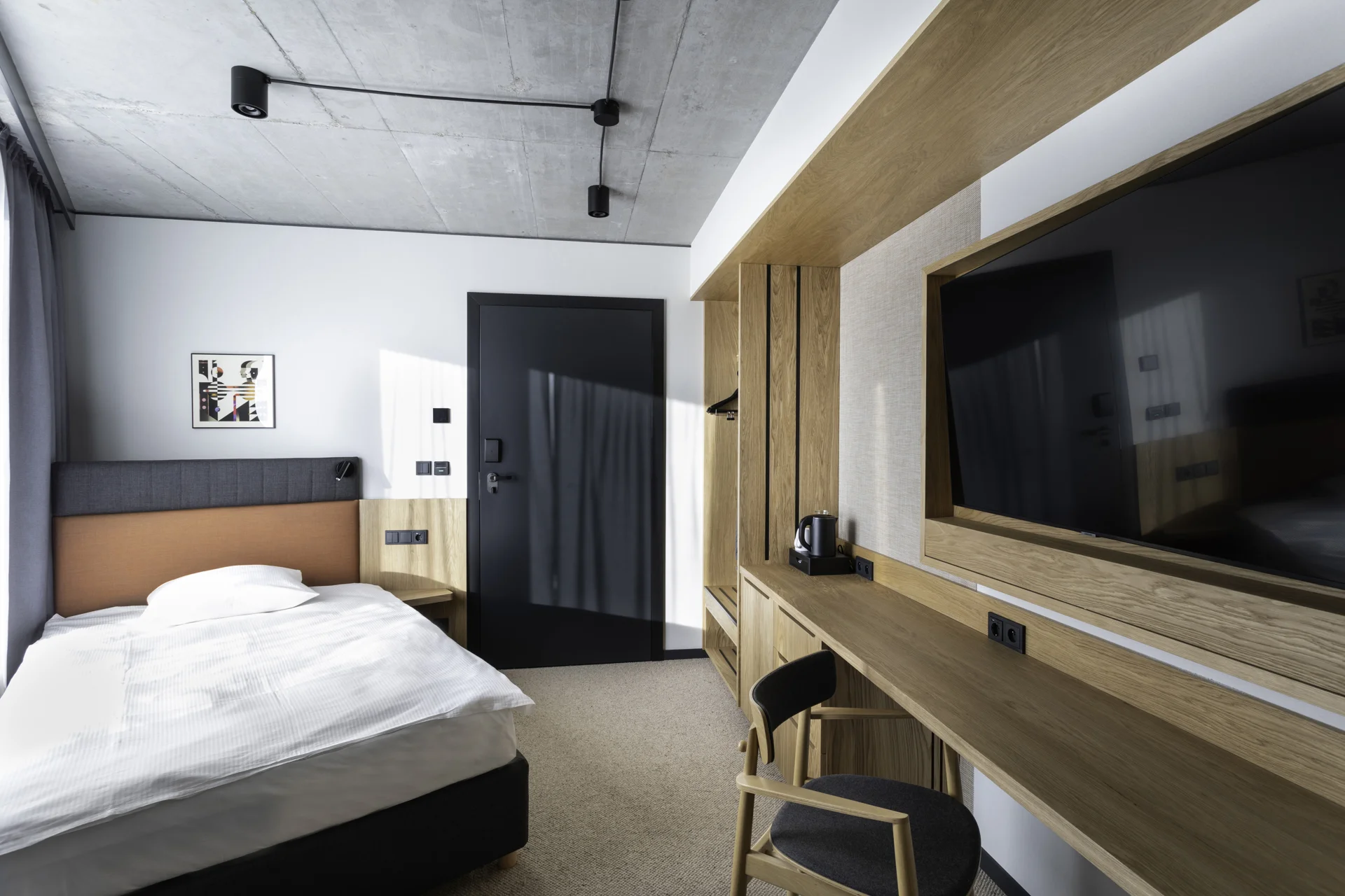 Nově postavený moderní hotel v samém centru Katovic s jídlem a saunou
