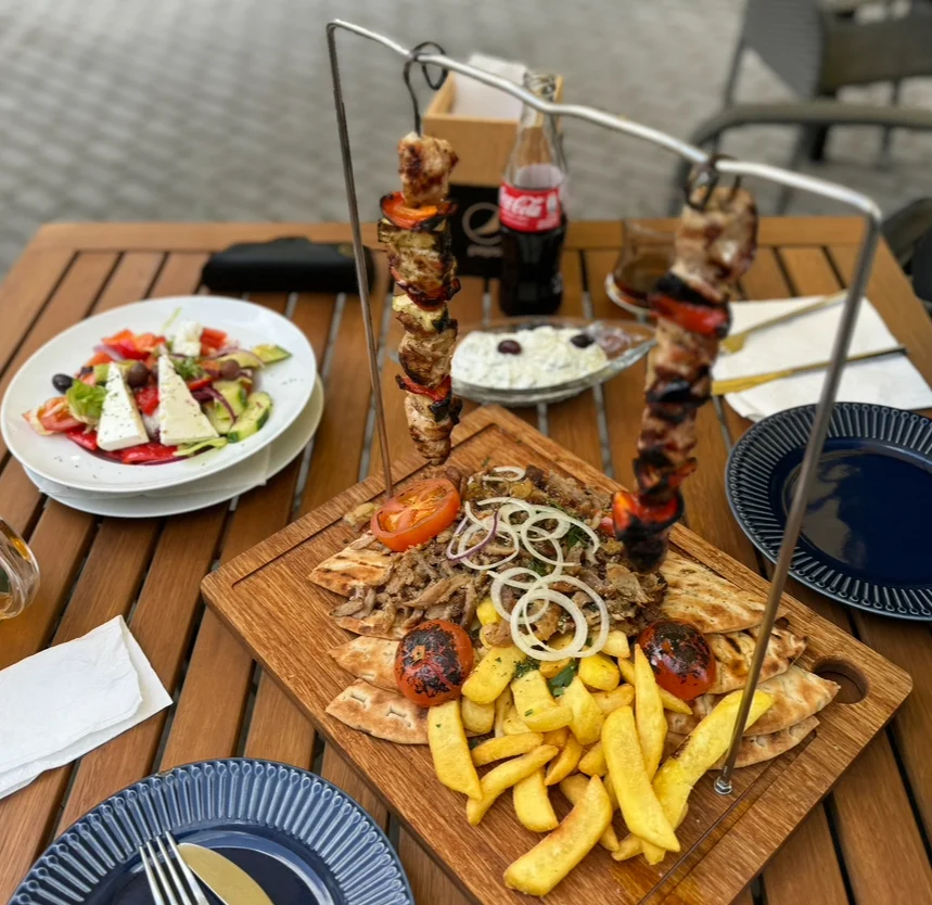 Všechny chutě Peloponésu: degustace vyhlášených pochoutek v tradiční řecké restauraci