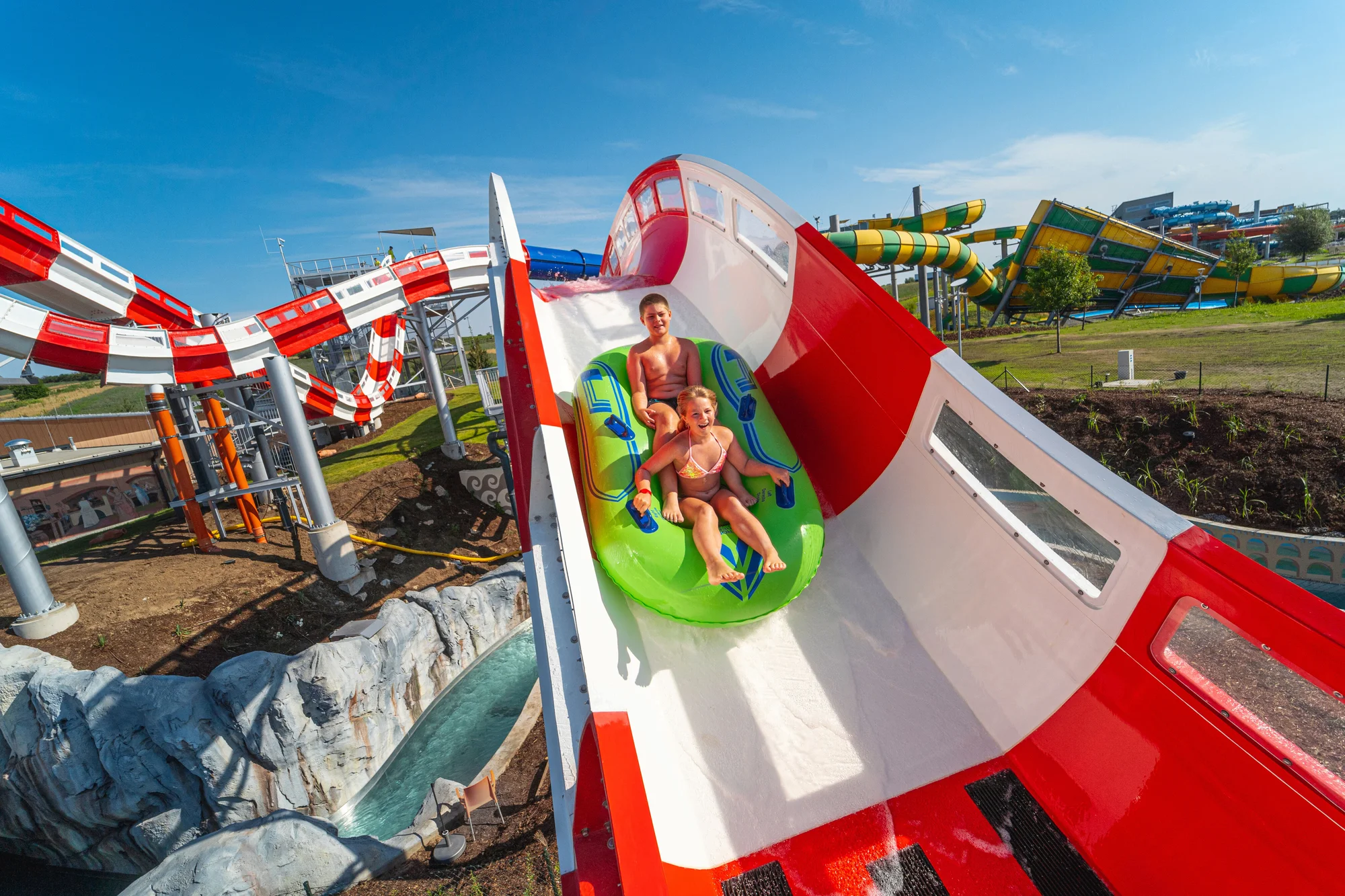 Léto na plné pecky a 100 Kč v kreditech zpět: Aqualand Moravia s vodním hradem a vodní horskou dráhou