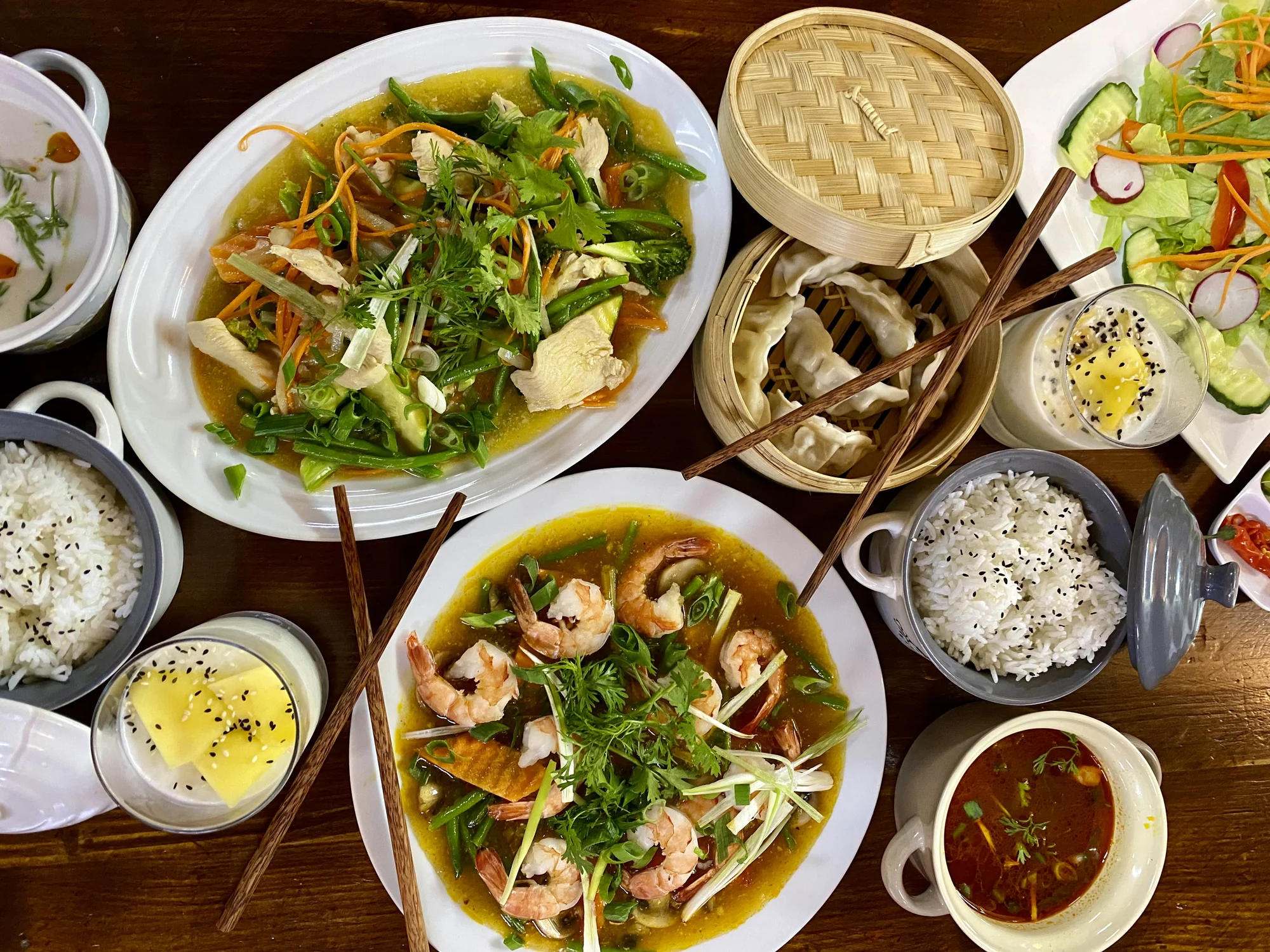 Asijské menu dle výběru až pro 2 osoby: Pho Bo, Kung-pao, Bún chả i dezert