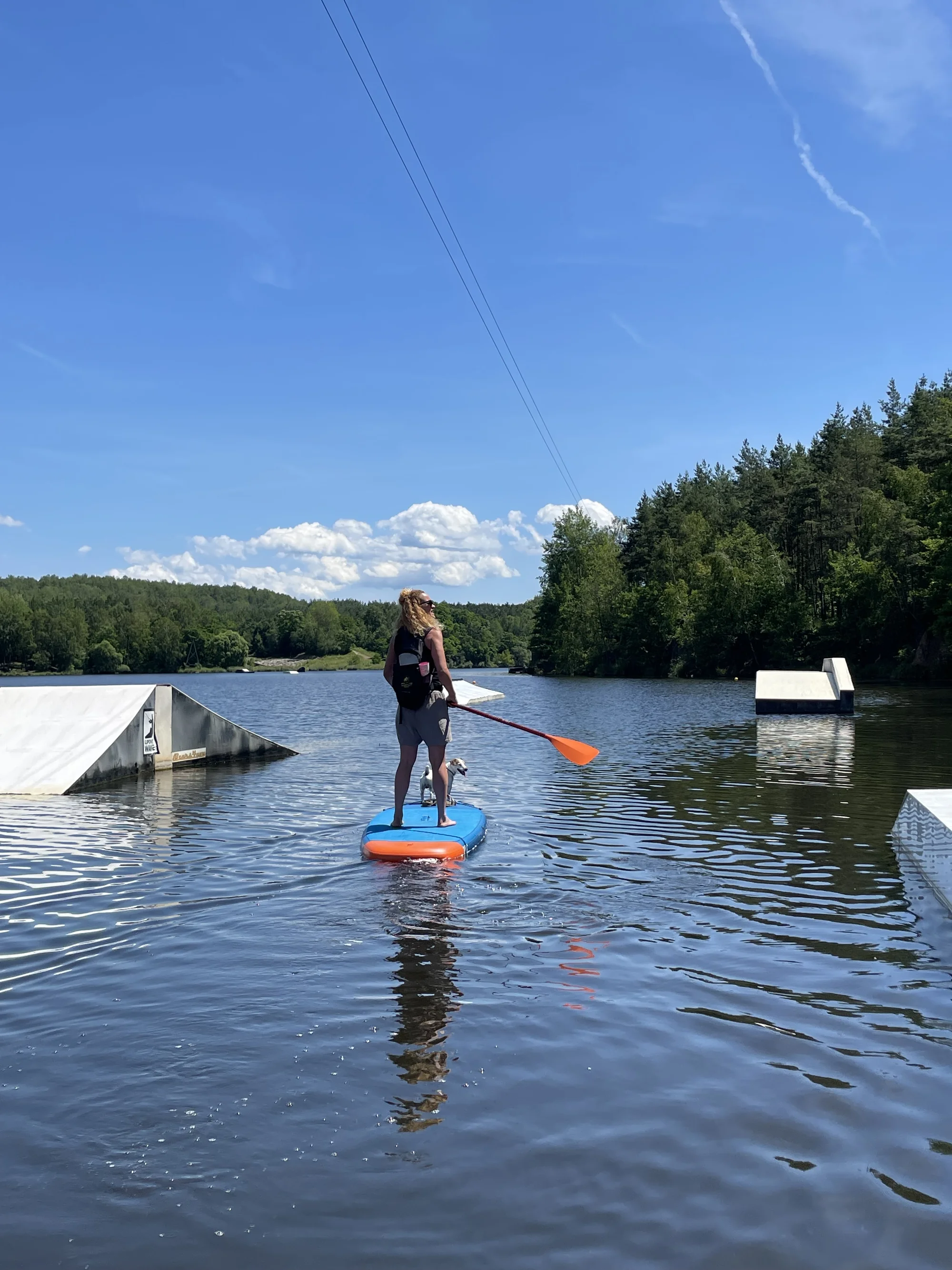 Zapůjčení paddleboardu vč. pádla na jezeře v Ejpovicích: 1 hod. i celý den