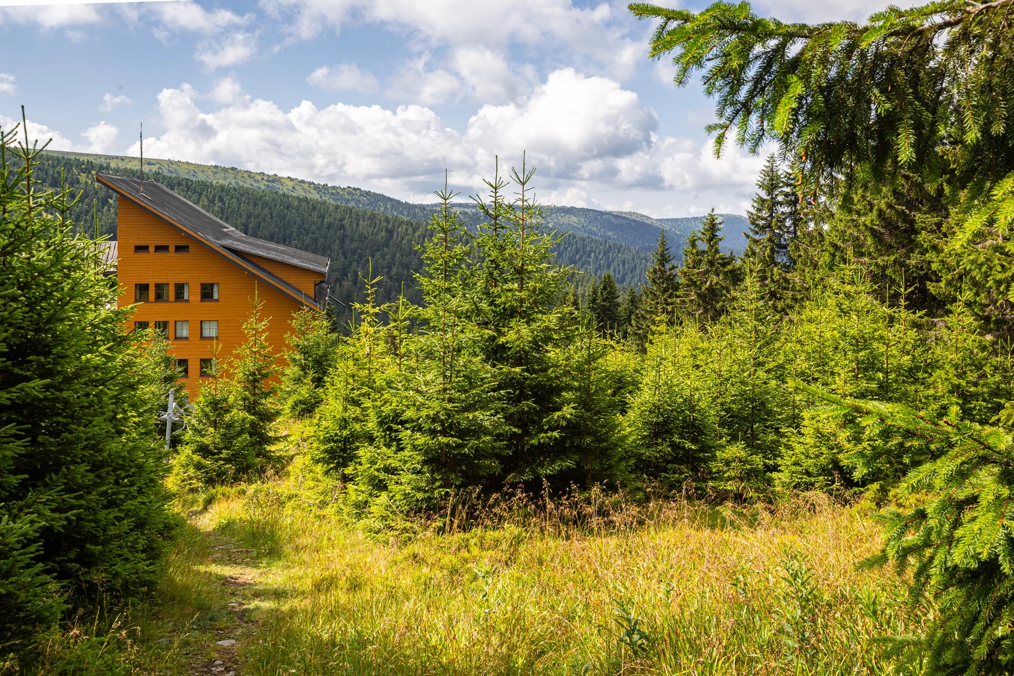 Ubytování v hotelu pod vrcholem Pradědu: snídaně či polopenze, wellness a spousta výletních cílů