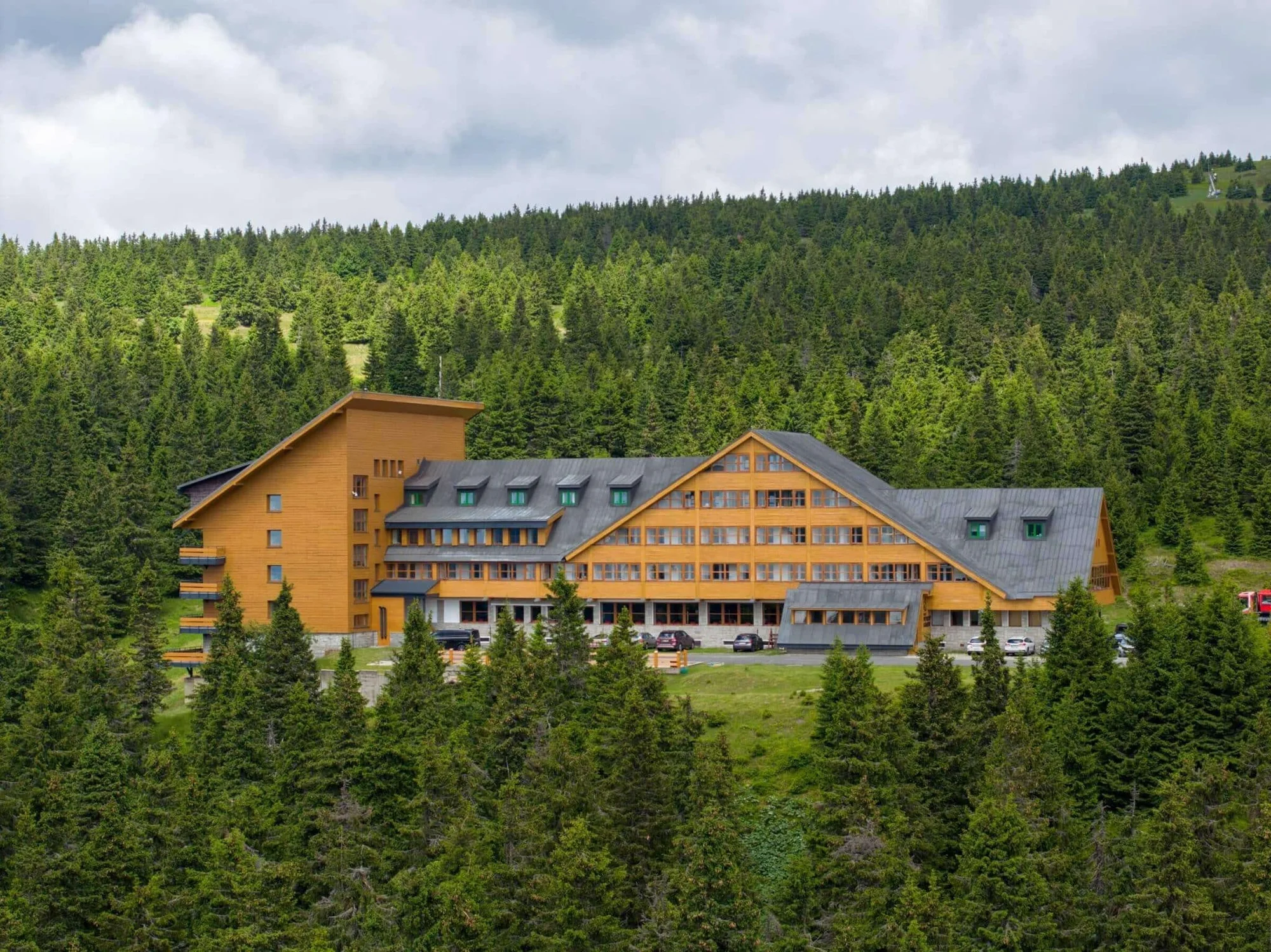 Ubytování v hotelu pod vrcholem Pradědu: snídaně či polopenze, wellness a spousta výletních cílů