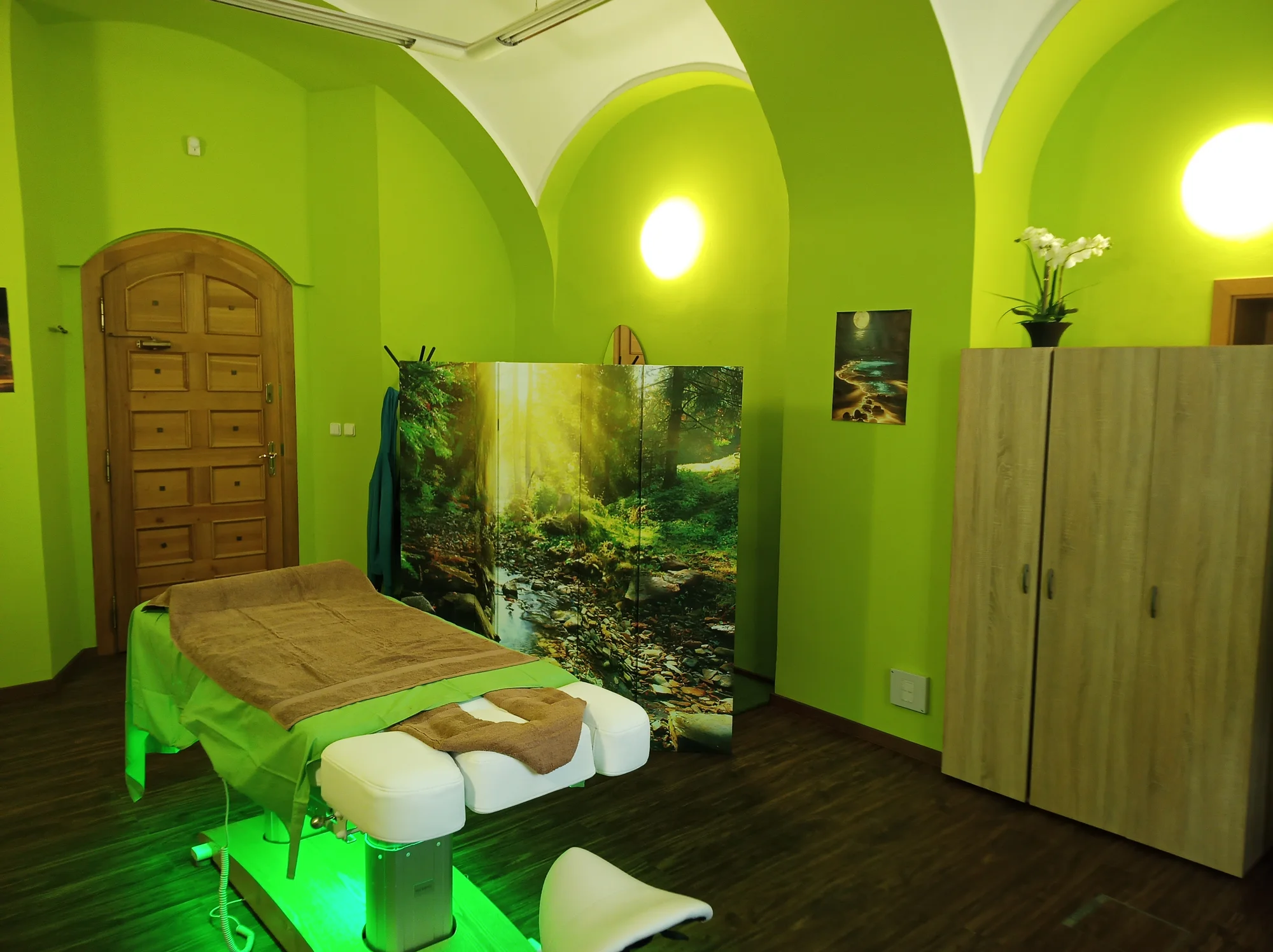 30-90 min. blaženého relaxu: masáž hlavy, obličeje či celého těla i lymfatická