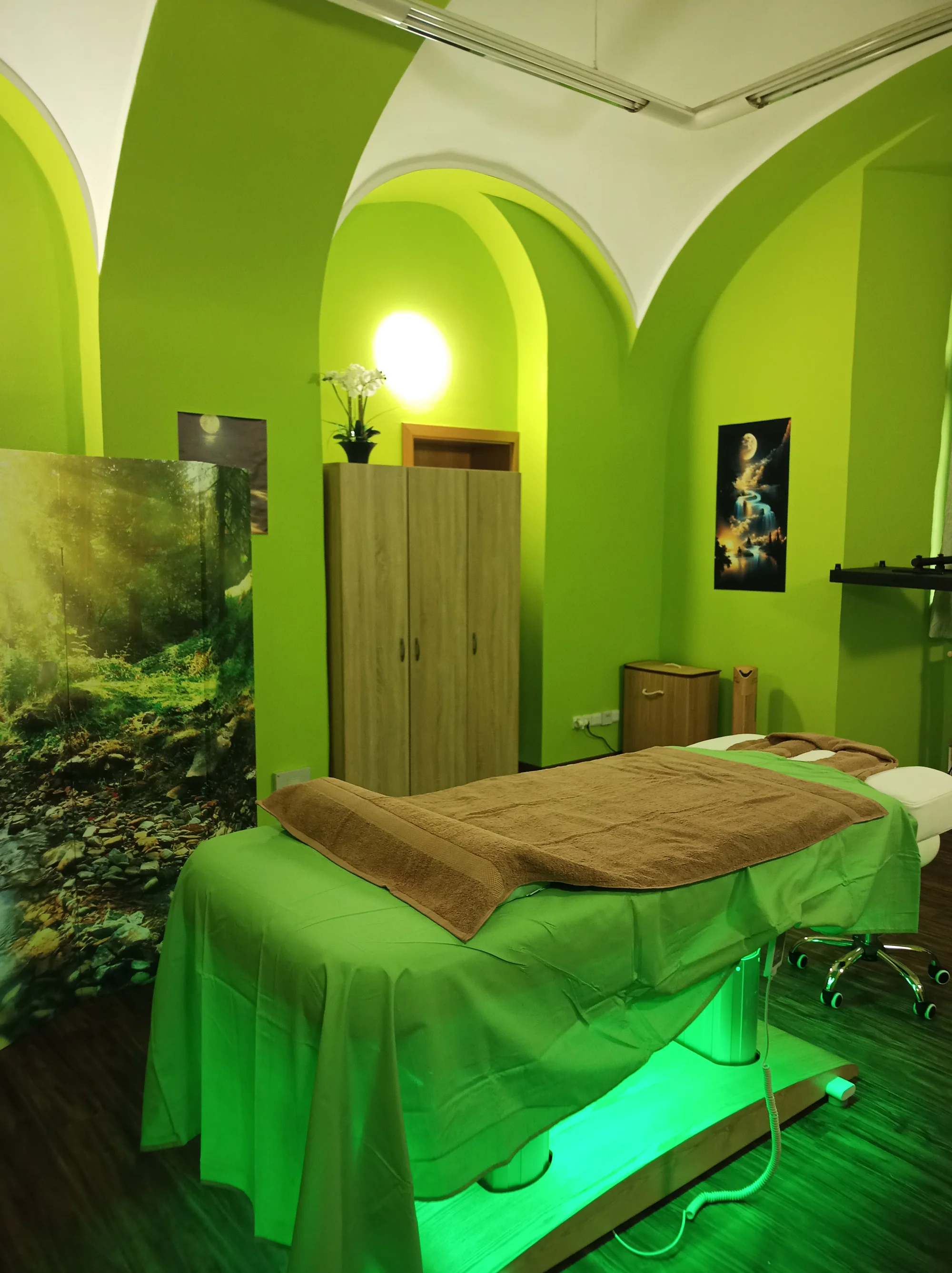 30-90 min. blaženého relaxu: masáž hlavy, obličeje či celého těla i lymfatická