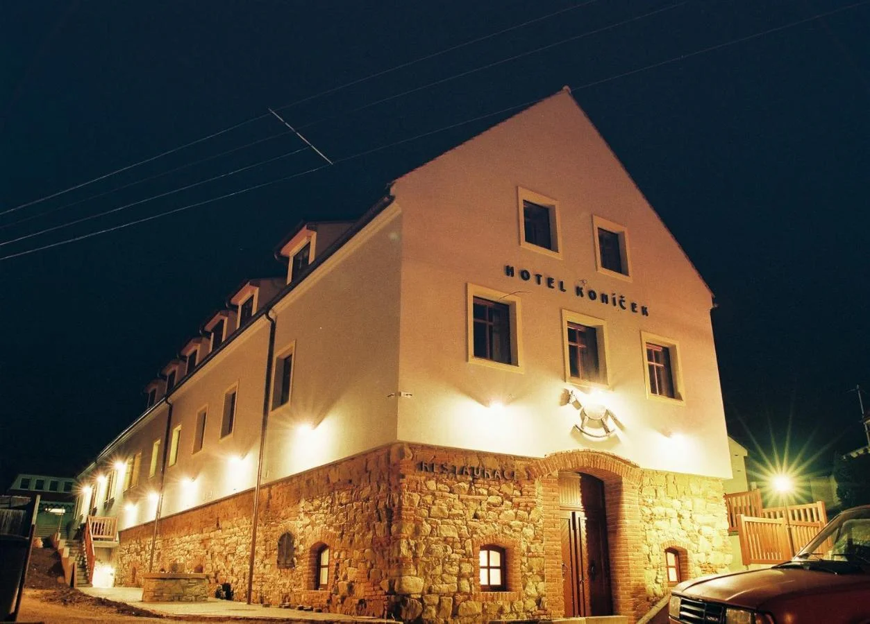Stylový hotel na jižní Moravě se snídaní, degustační večeří i lahví vína