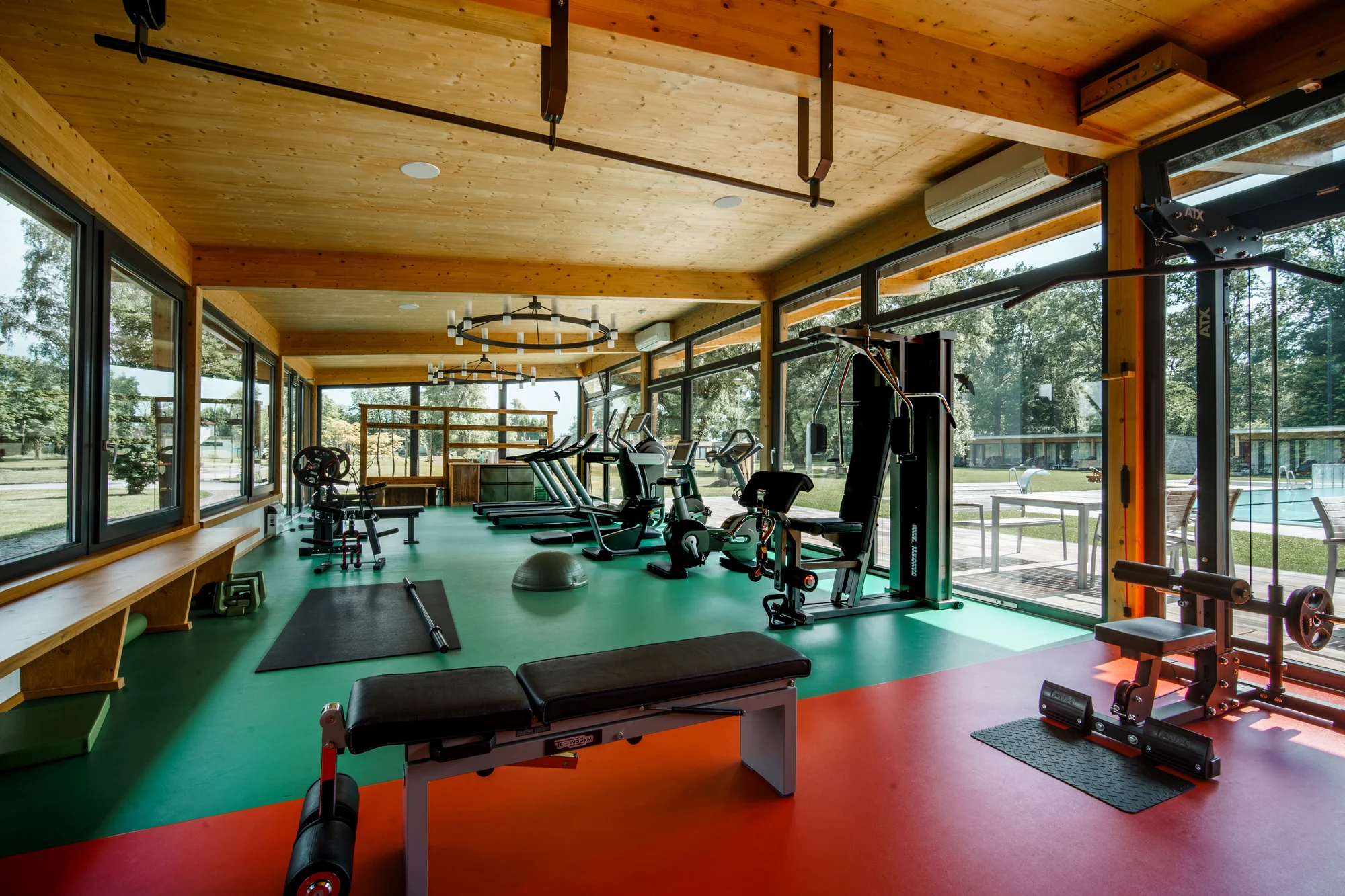 Luxusní přírodní resort: tyrolská sauna, skvělé snídaně, možnost chaletu s vířivkou