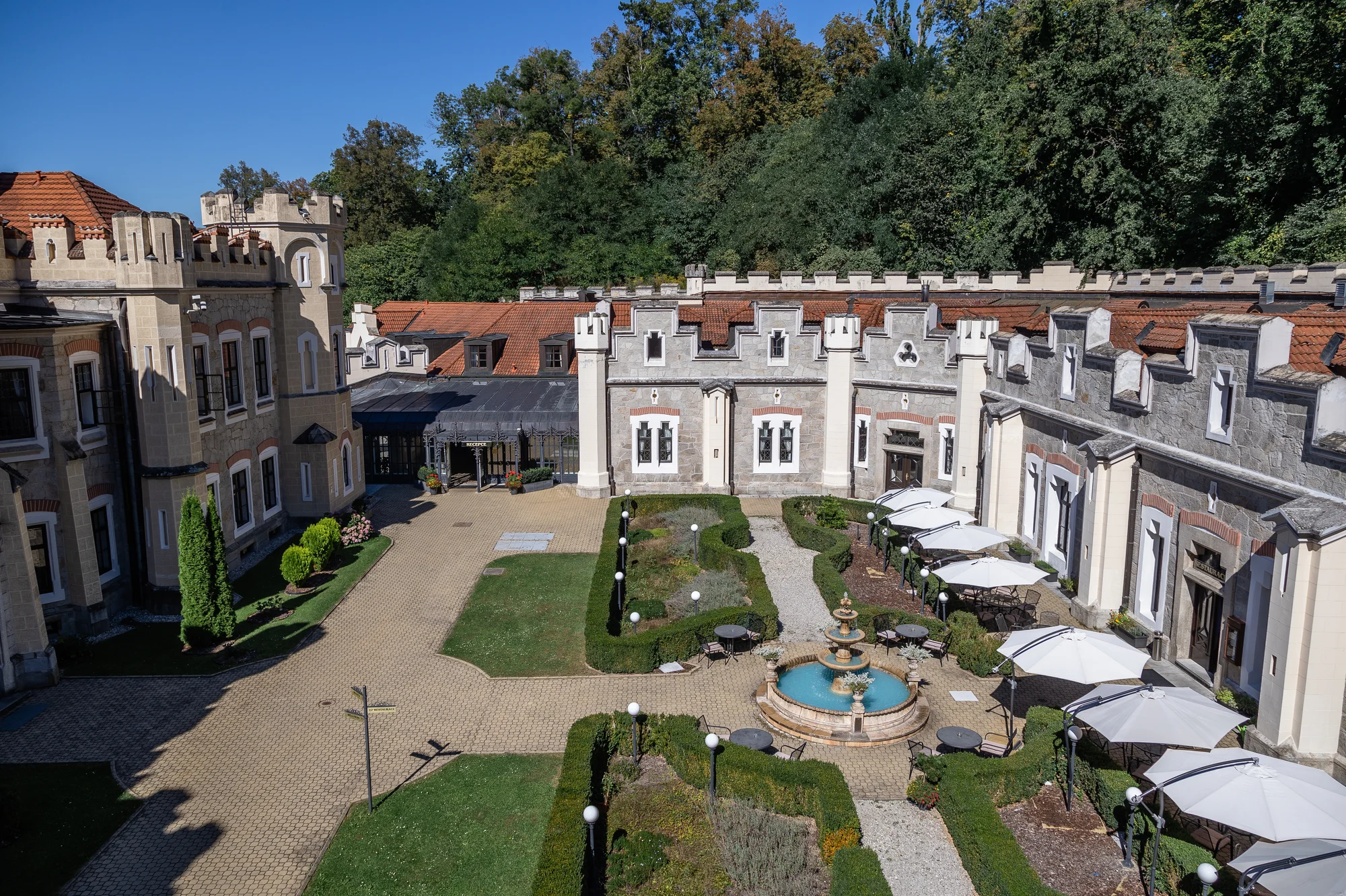 Romantika v Hluboké nad Vltavou: 4* zámecký hotel, luxusní wellness i jídlo