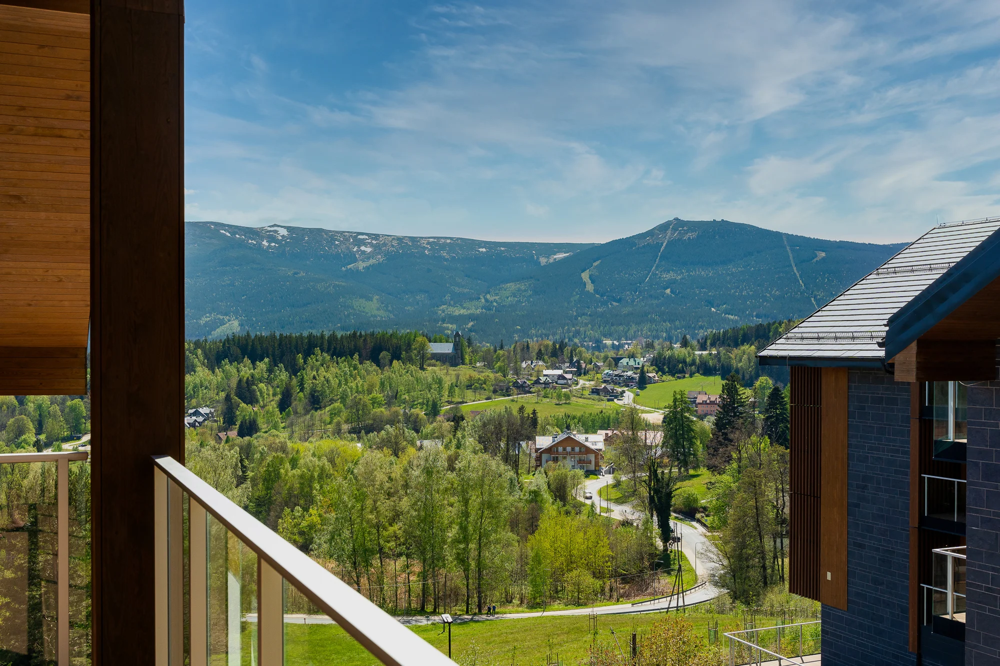 Nový moderní resort ve Sklářské Porubě: snídaně či polopenze, wellness, infinity bazén