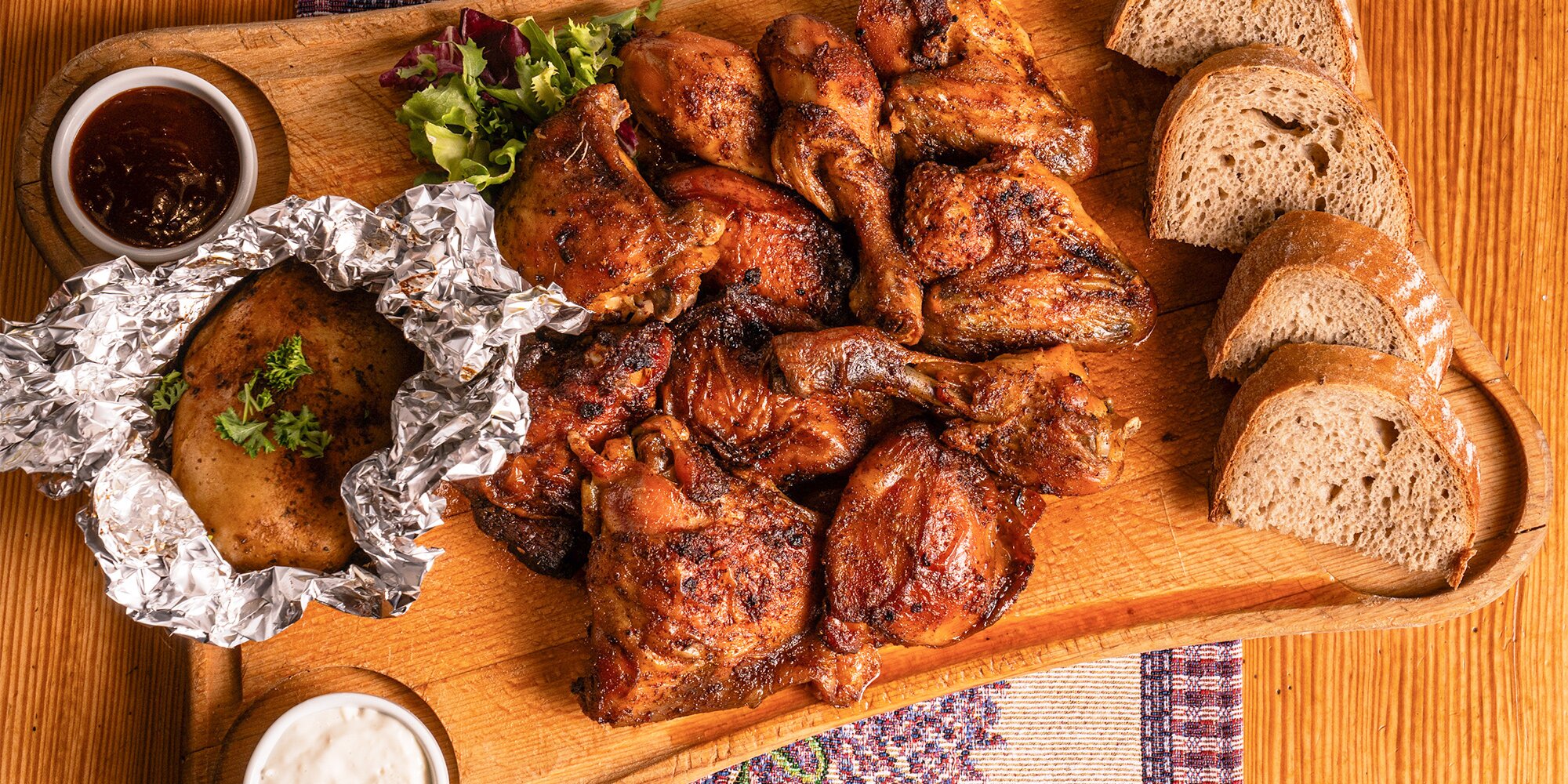 Pečené kuřecí dobroty: křídla i stehna, 750 g až 1,5 kg